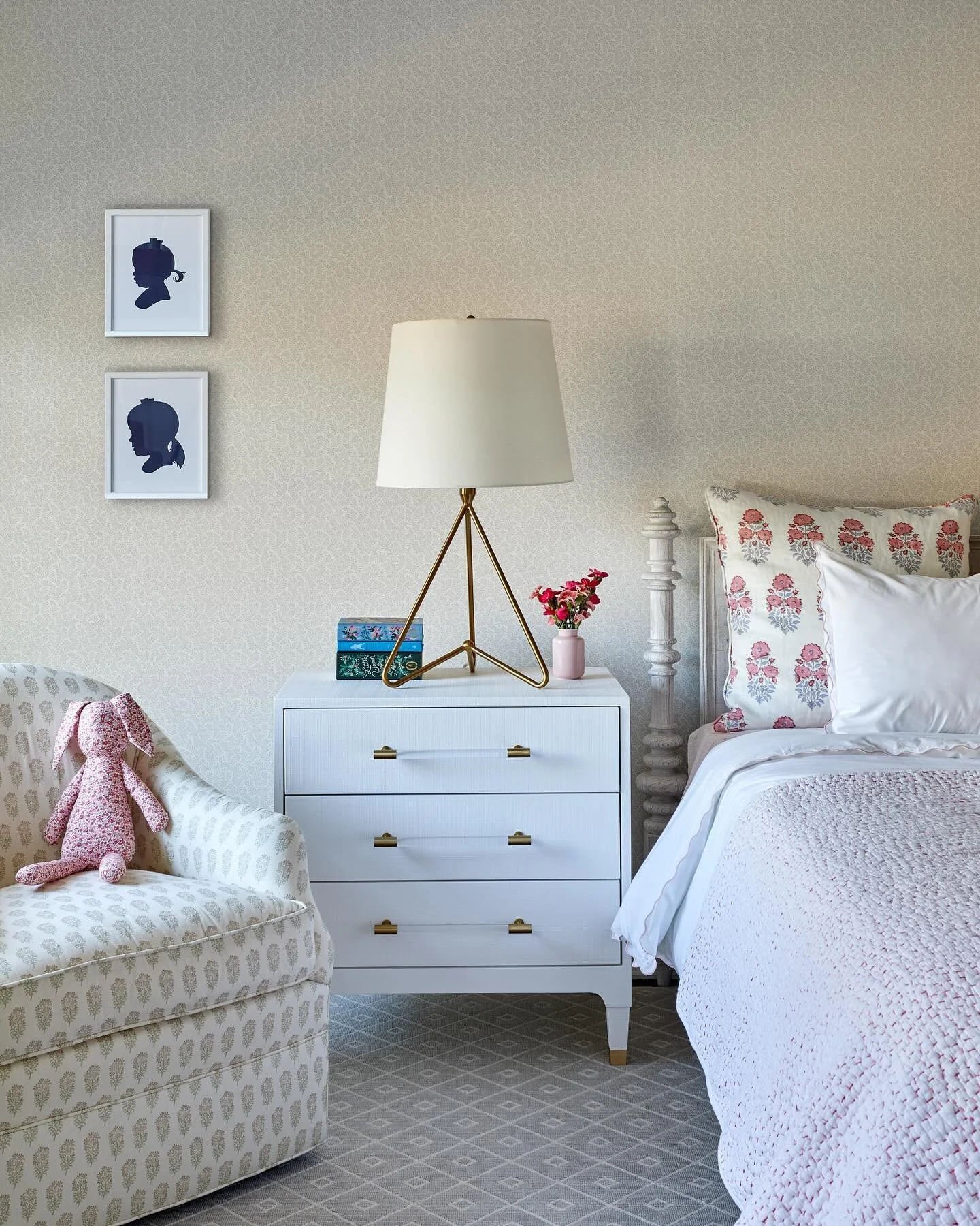 A cozy reading corner 💕

Photo @kirstenrfrancis 
Design @michelletremontboyd