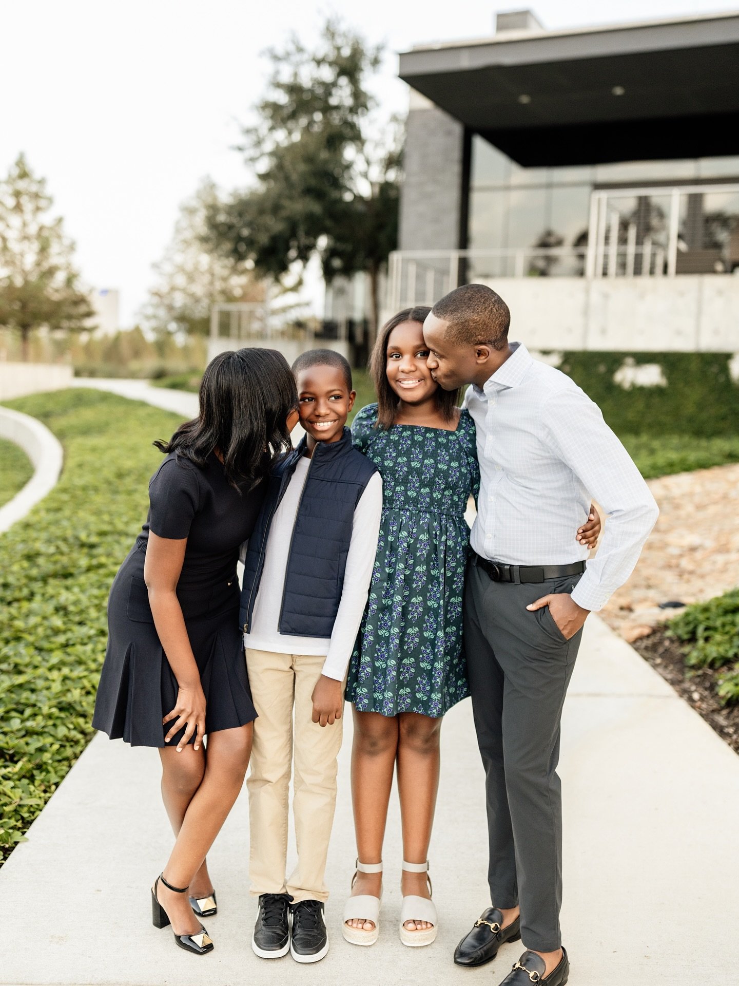 When a family invites me back year after year, something shifts.
It&rsquo;s not just about taking pictures anymore.
It&rsquo;s about watching their babies grow.
Seeing their love stretch and settle in new ways.
It&rsquo;s about being trusted to step 