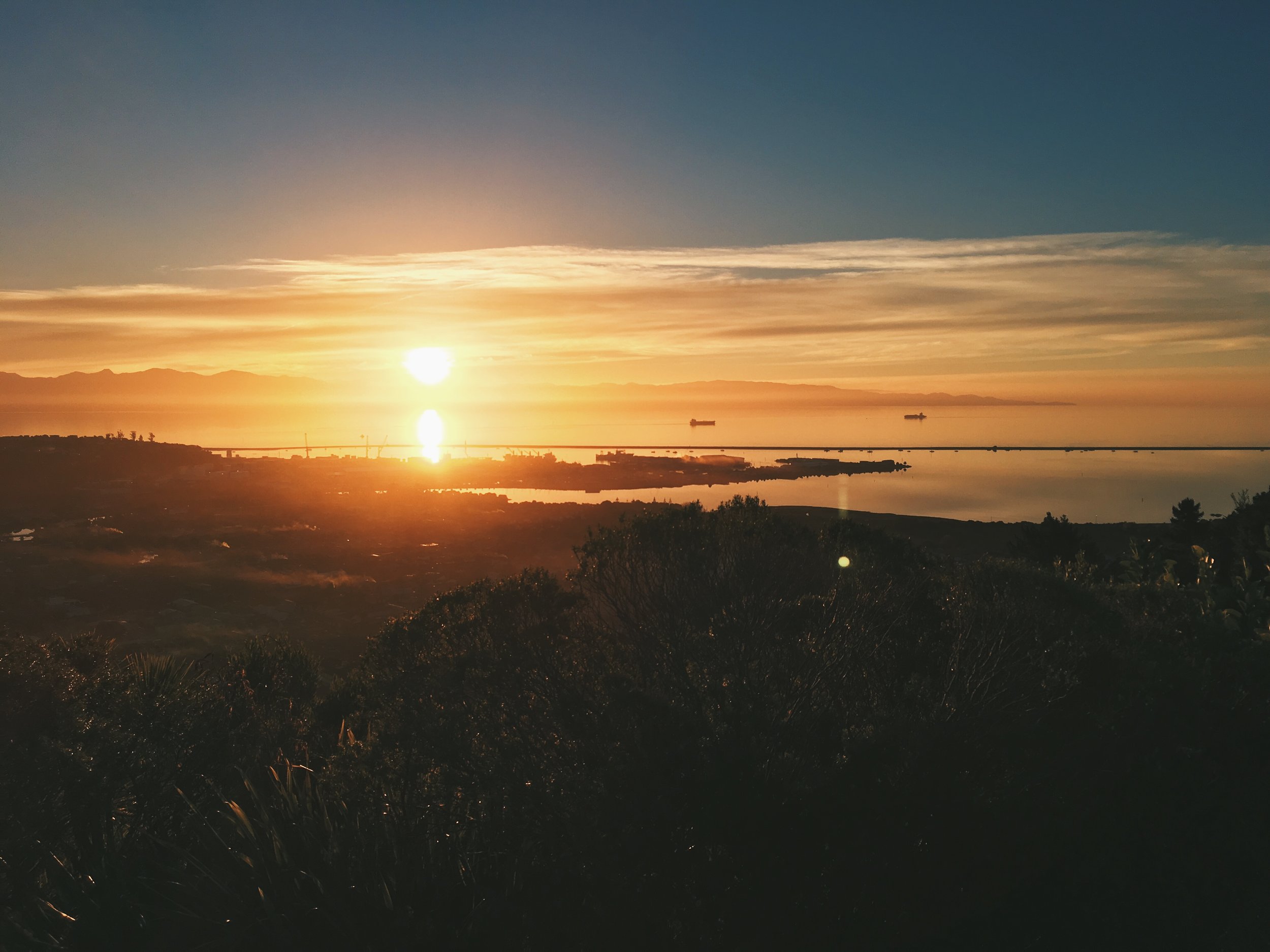 I could try to establish some kind of parallel between this Nelson sunset and the sun setting on my time here, but we all know it's just a gratuitous sunset photo.