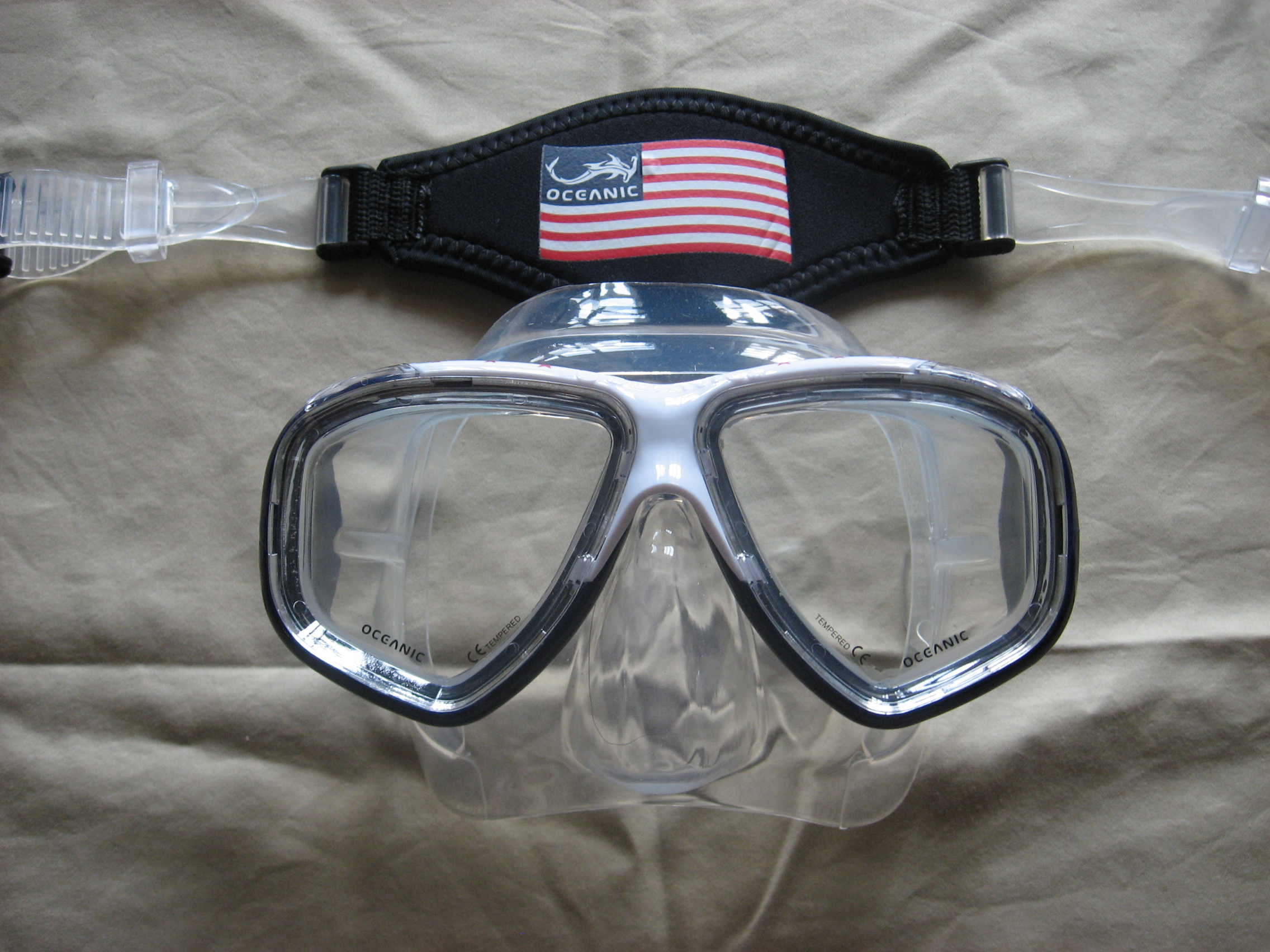 Ion 3 MaskOceanic's Ion 3 is a Three-Window mask featuring Seamless Panoramic Lens Technology to increase visibility while underwater thus eliminating blind spots. The Ion 3 is a Low Volume Designed Mask&nbsp;that fits well even on smaller faces.&nb…