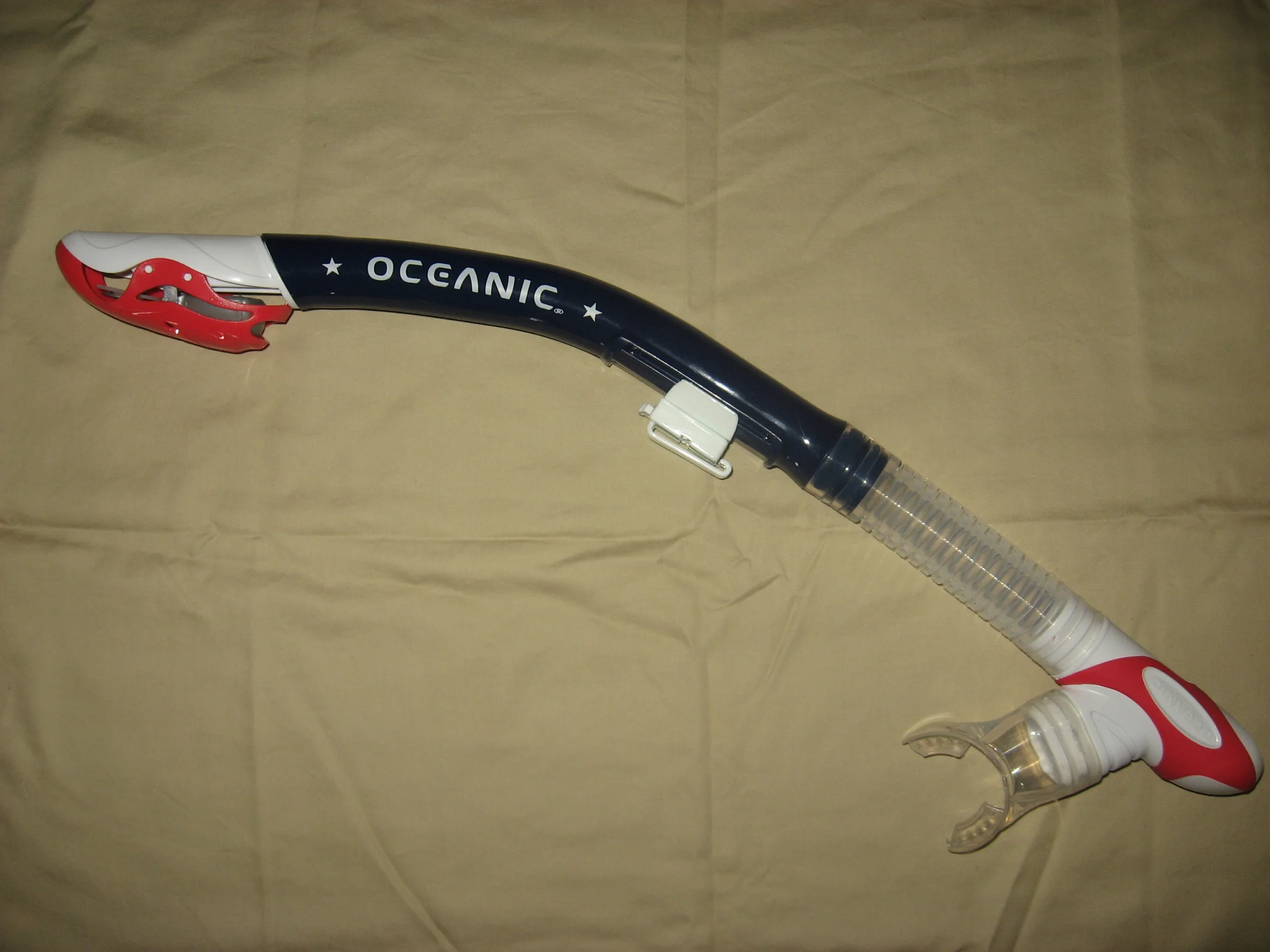 The Oceanic Ultra Dry Snorkel was designed to do exactly what it’s name suggests, be an incredibly dry snorkel to make snorkelers very confident to use the snorkel and get the most out of its use. The Ultra Dry uses a dry float valve incorporated wi…
