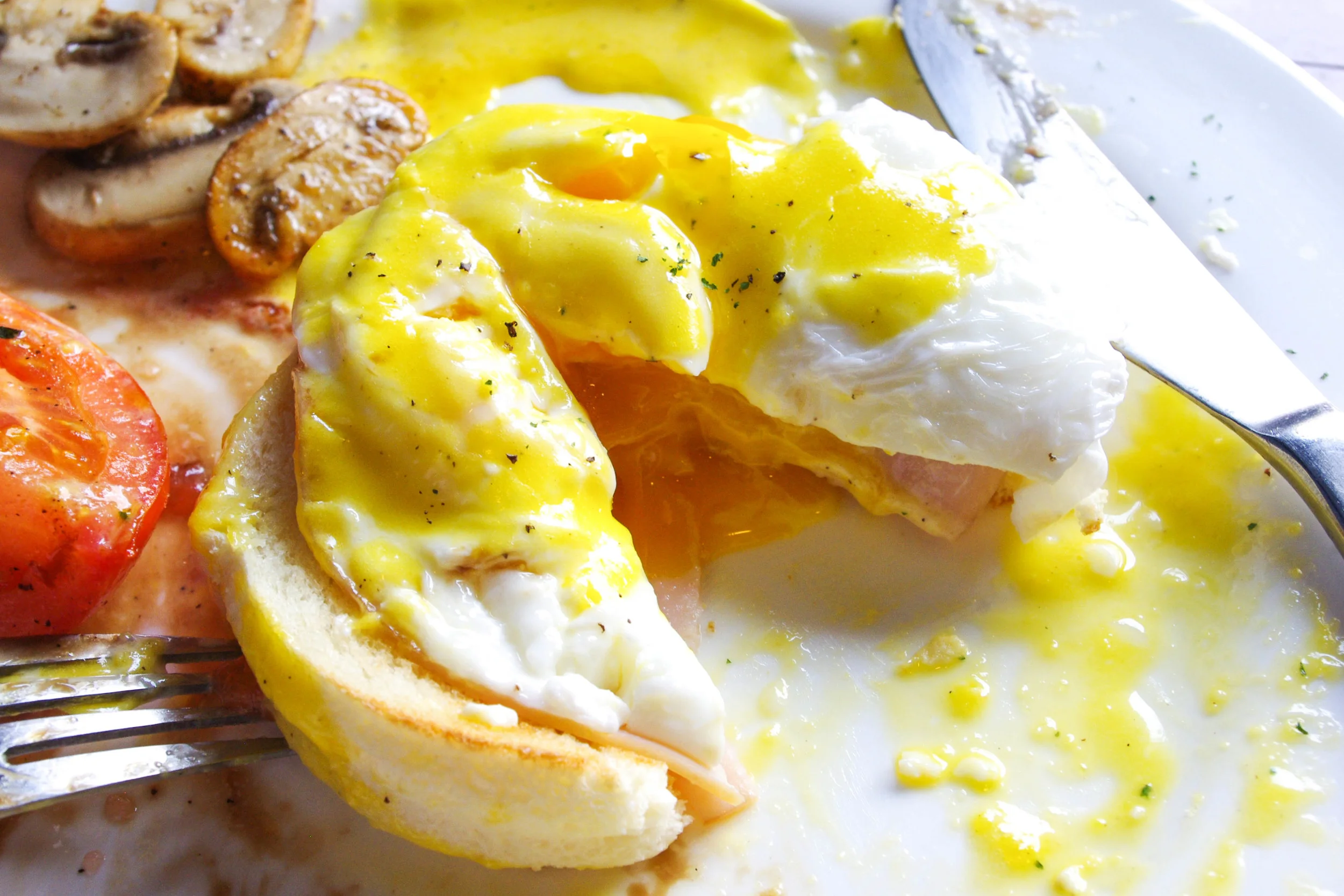  Wonderfully chewy English muffins, sliced ham, large poached eggs, and hollandaise sauce.