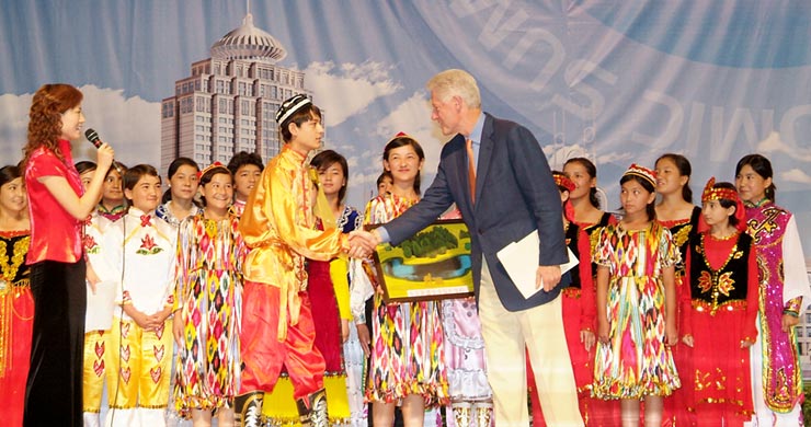Bill Clinton receiving gift from the children of Xinjiang