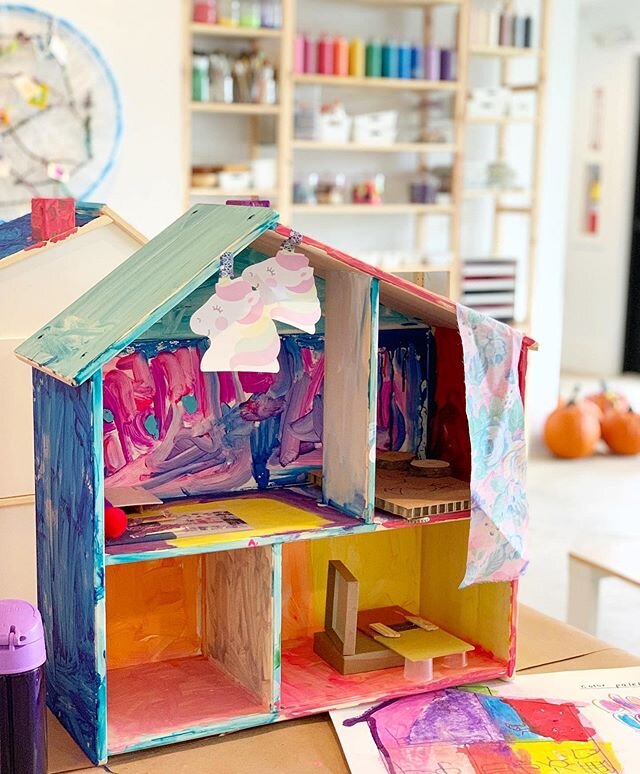 CAMP UPDATE πβοΈ While several of our sessions are sold out we still have availability in a few of our most popular and FUN camps! β¨
•
Dollhouse Design Camp (thanks to the amazing @hatchartstudio), Fairy Tale Camp, Comic+Anime Camp, and even Wit