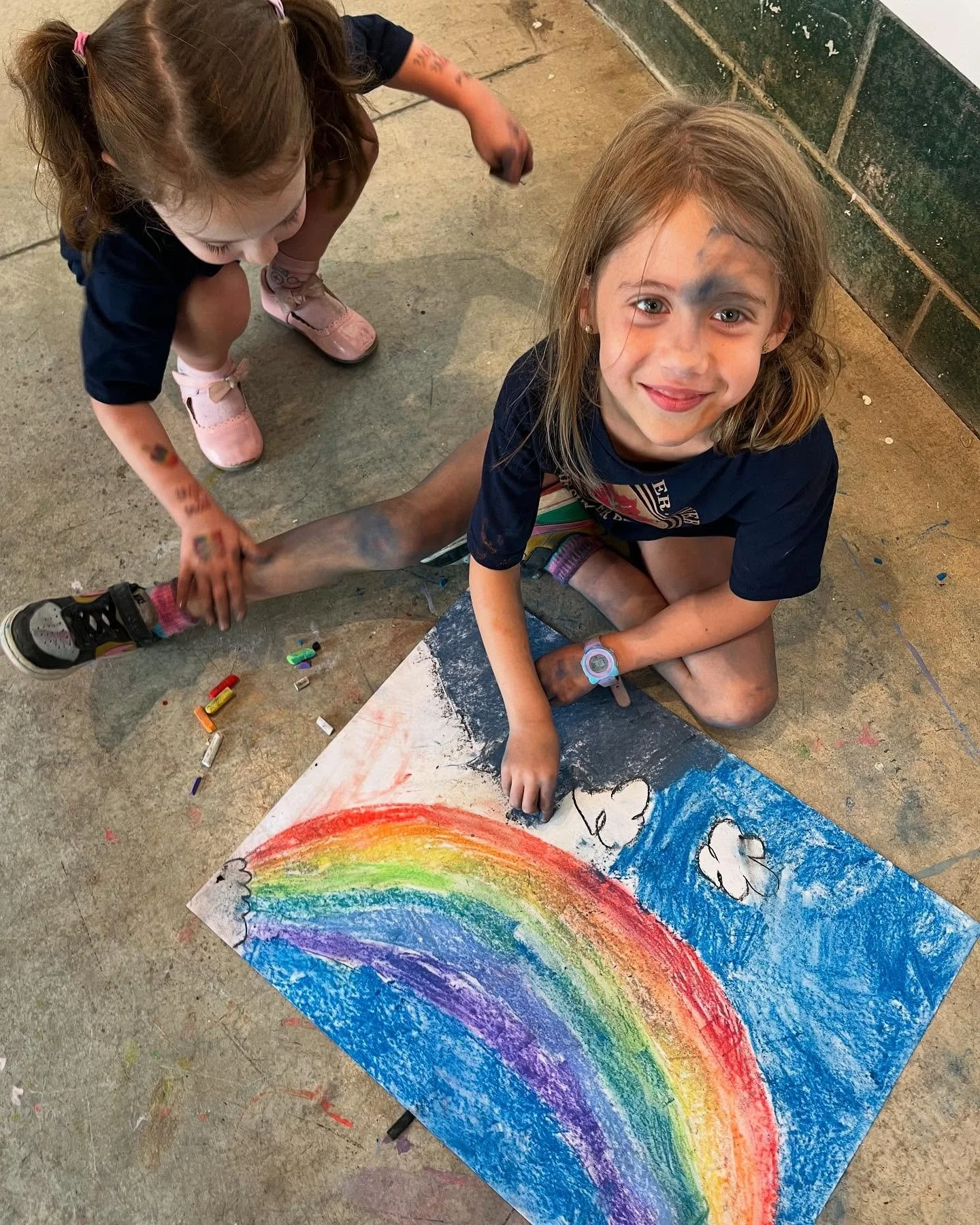 We&rsquo;ve got ONE spot left in our BIG ART Summer Camp next week! 🙌🏽 What better way to make a statement with your art than working LARGE?! This camp is all about creating large scale masterpieces that can&rsquo;t be missed. 😁
&bull;
Swipe throu