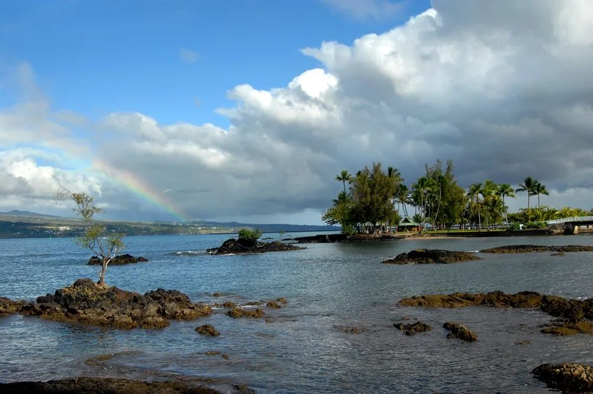 15024607_s-hilo-bay-rainbow.jpg
