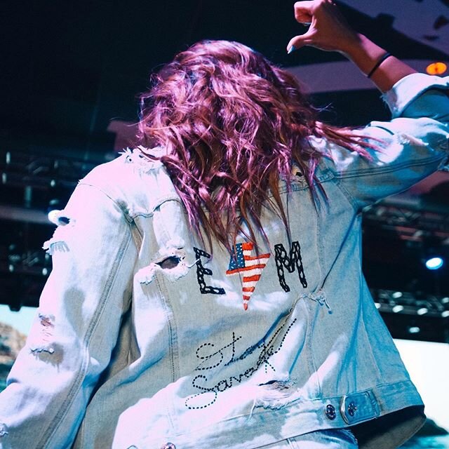 @colleenshine makes her own custom E⚡️M gear.. She&rsquo;s made jackets for a few other fans as well! DM her if you&rsquo;re interested 
#electricmudfamily
#electricmudofficial