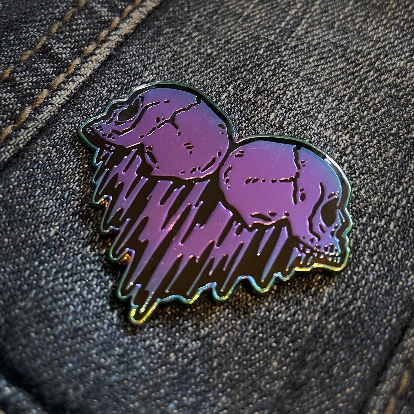New pins!  I&rsquo;m so excited about these!  I&rsquo;ve wanted to make a rainbow metal pin forever!  So here it is:  the new edition of my Two Skulls  design!  Available now! And even in time for the holidays!
.
.

#darkartist #darkartwork #enamelpi