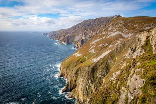 Few things are as beautiful as the sun rising over the cliffs of our homeland! #Ireland #mollysirishcream #irishcream #liqueur #cocktails #drinks #bartender #irish #ireland #love #friends