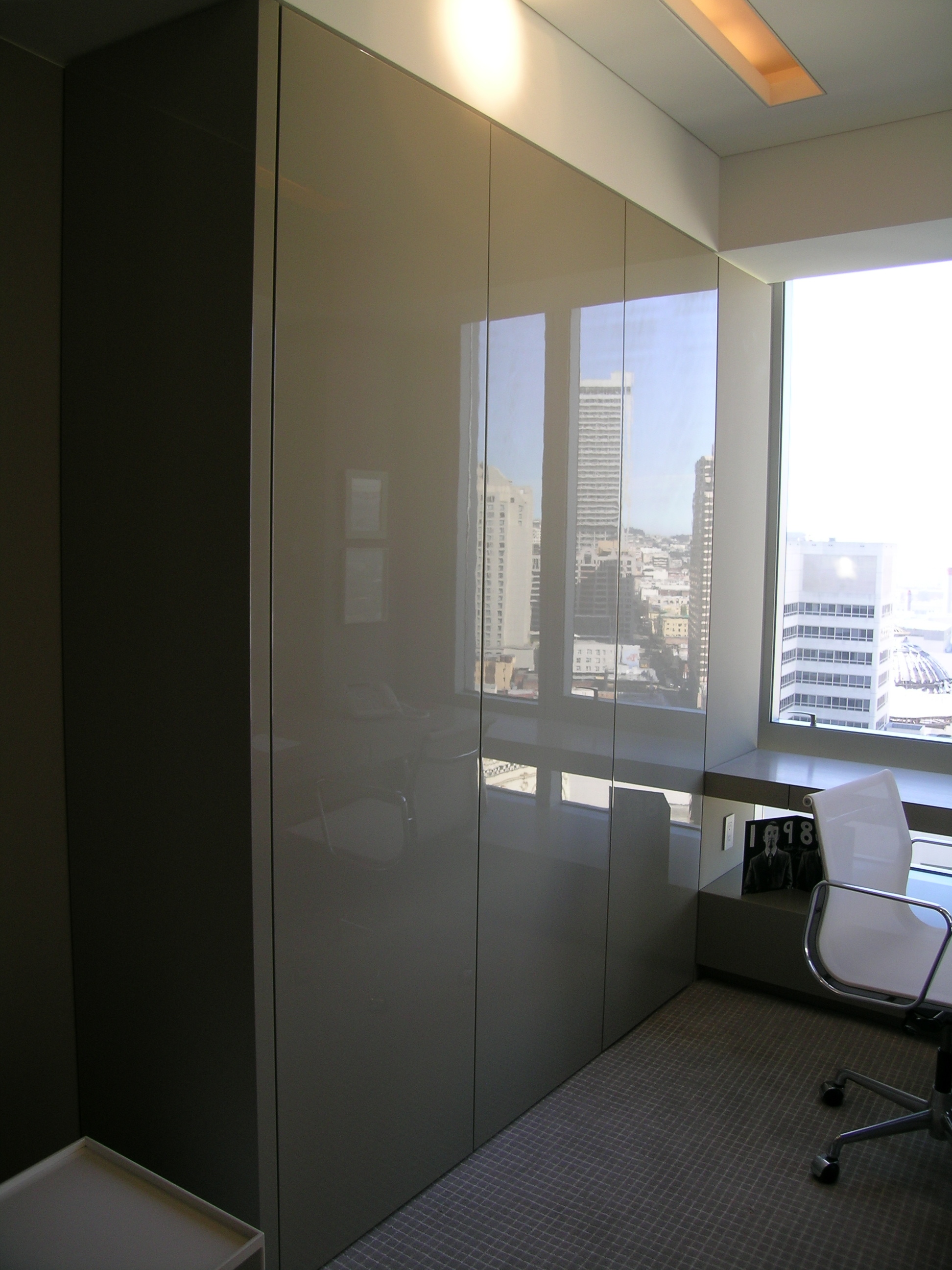 High Gloss Office