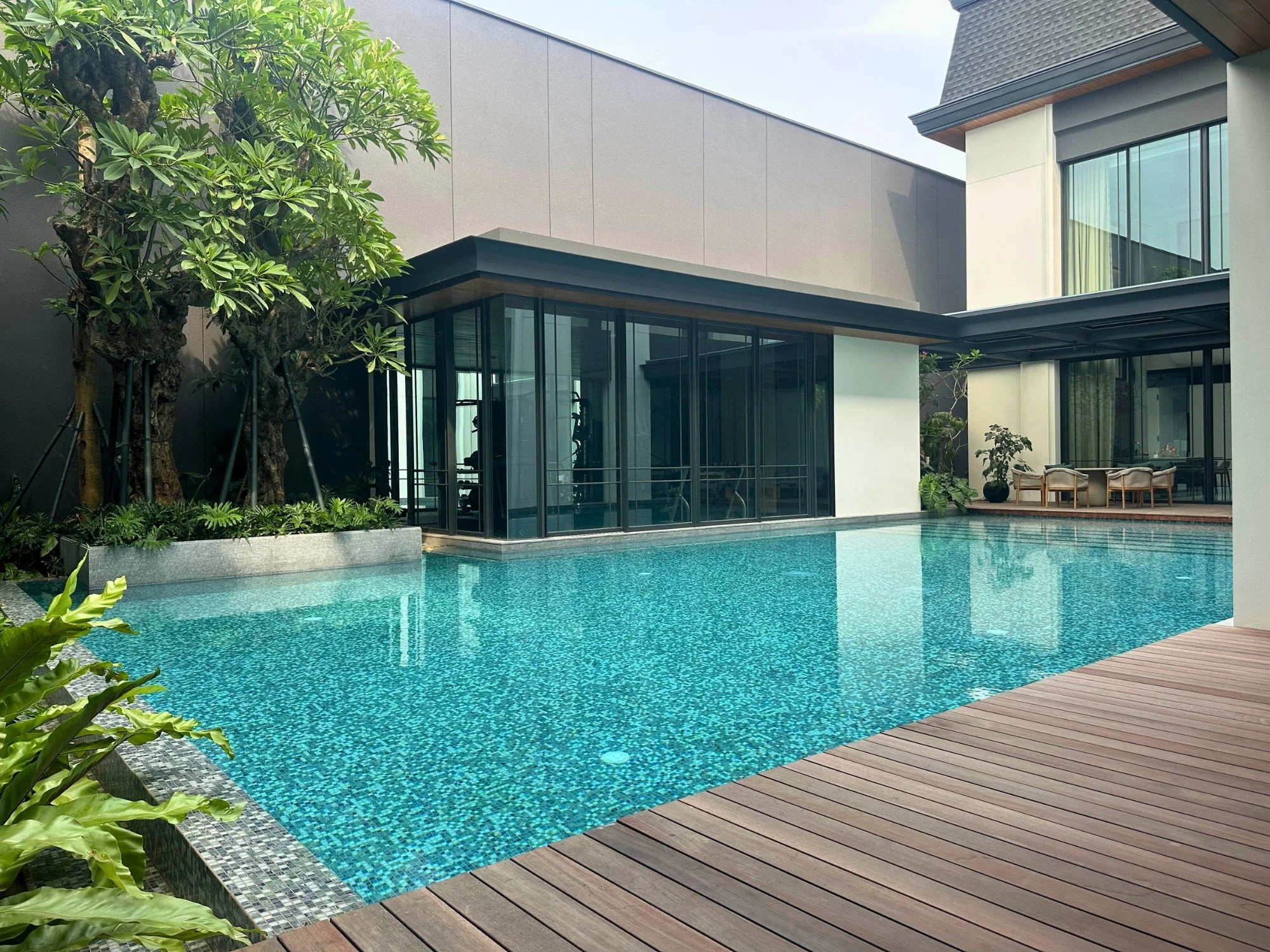 Konsultan kolam renang mewah