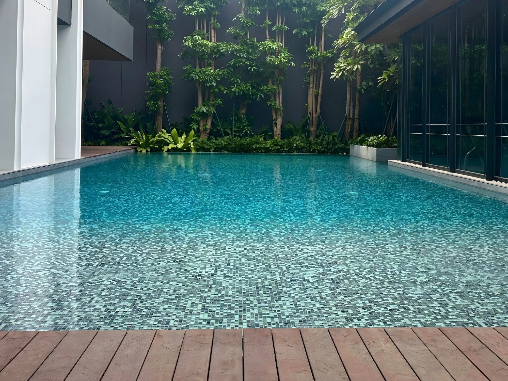 Kolam renang mewah Kelapa Gading