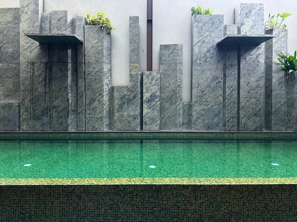 Kolam renang mewah Alam Sutera