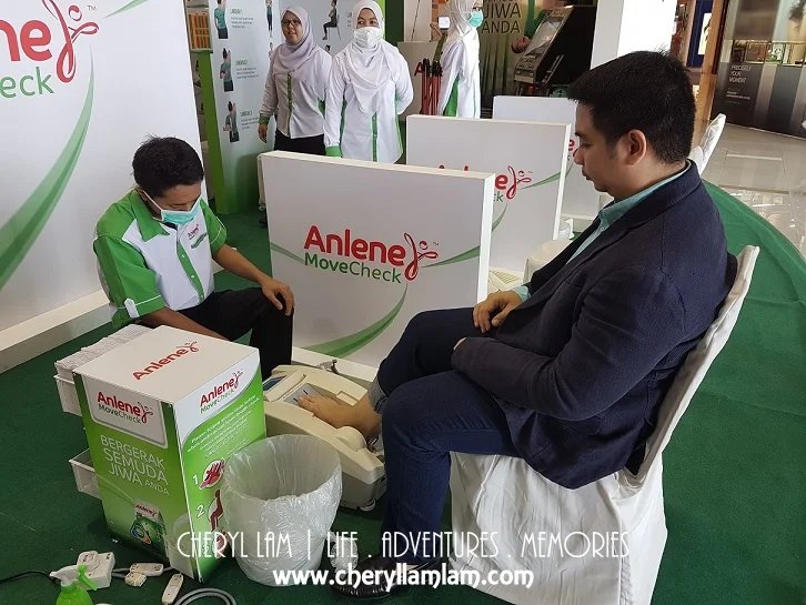 Mr. Paulo, the marketing manager to Fonterra Brands Malaysia doing his bone health analysis. 