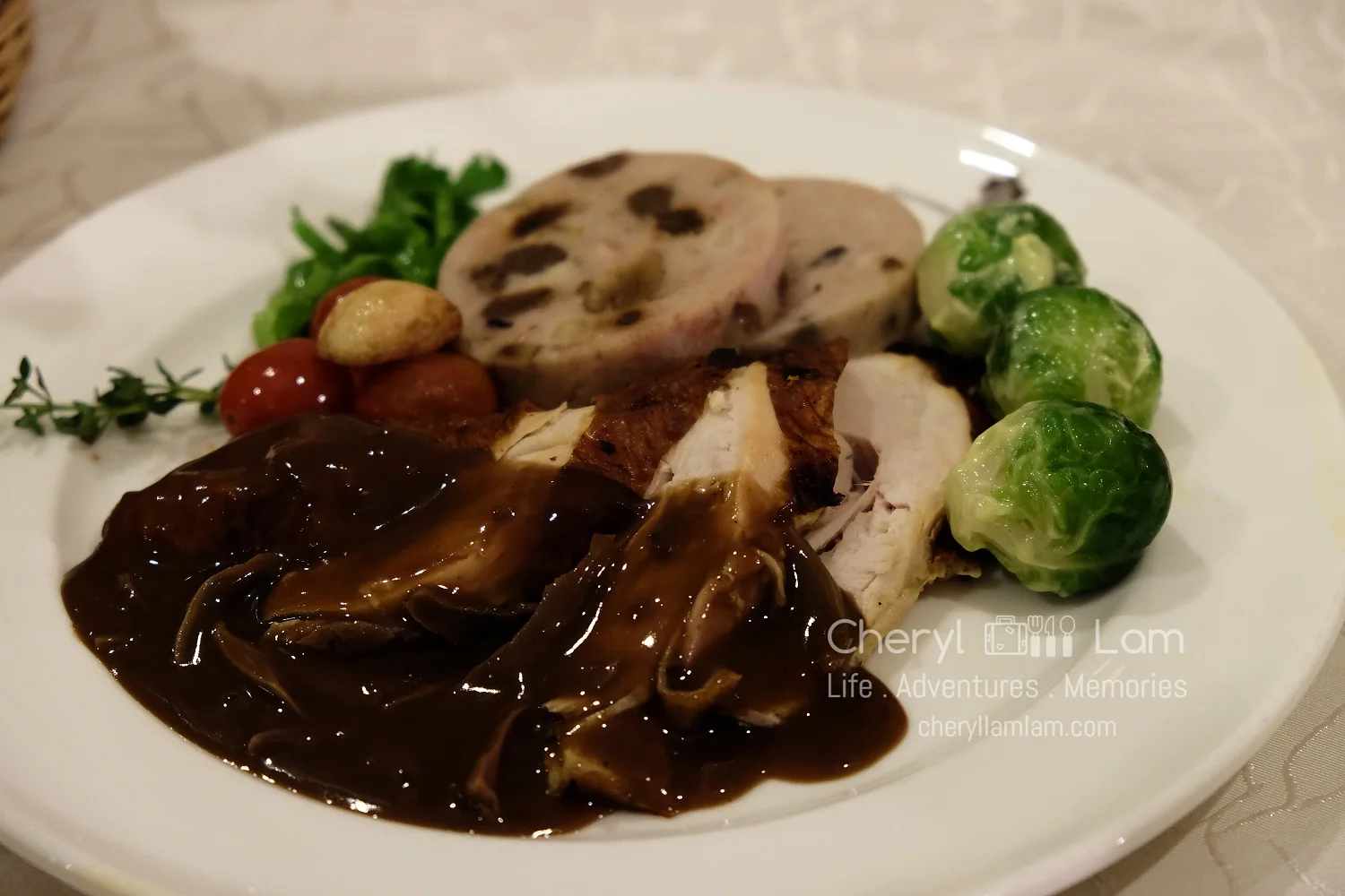 Roasted turkey plate with vegetables and lyonnaise potatoes