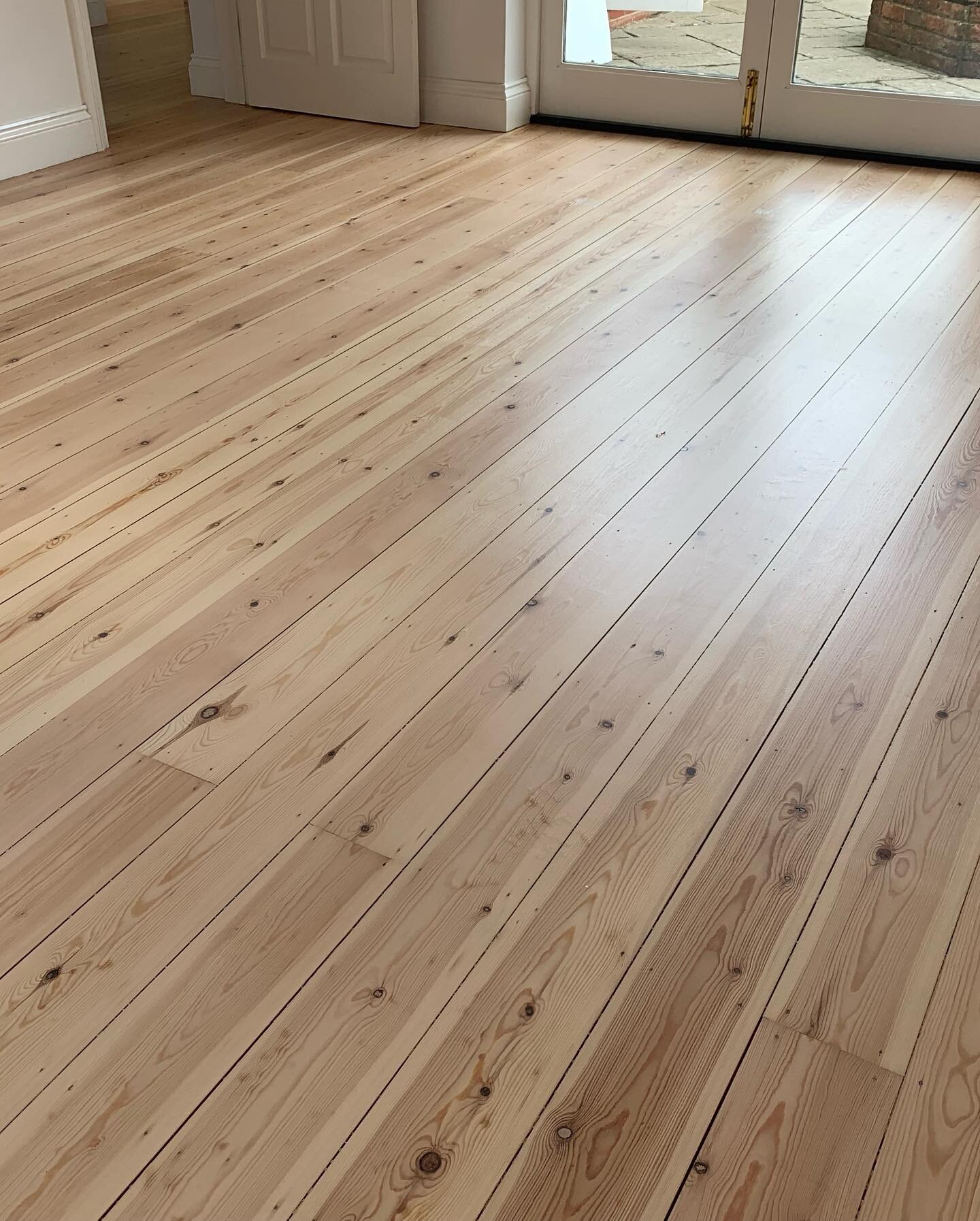 #scandinaviandesign #floorsbytheshore #whitewash floorsanding #worktops #lagler #festool #deros #mirka #bonapowerdrive #restoration #portsmouth #floorcoat #loba #isleofwight #woodfloors #sanding #floorboards #pine #varnish #floorcrafter #bona #berger