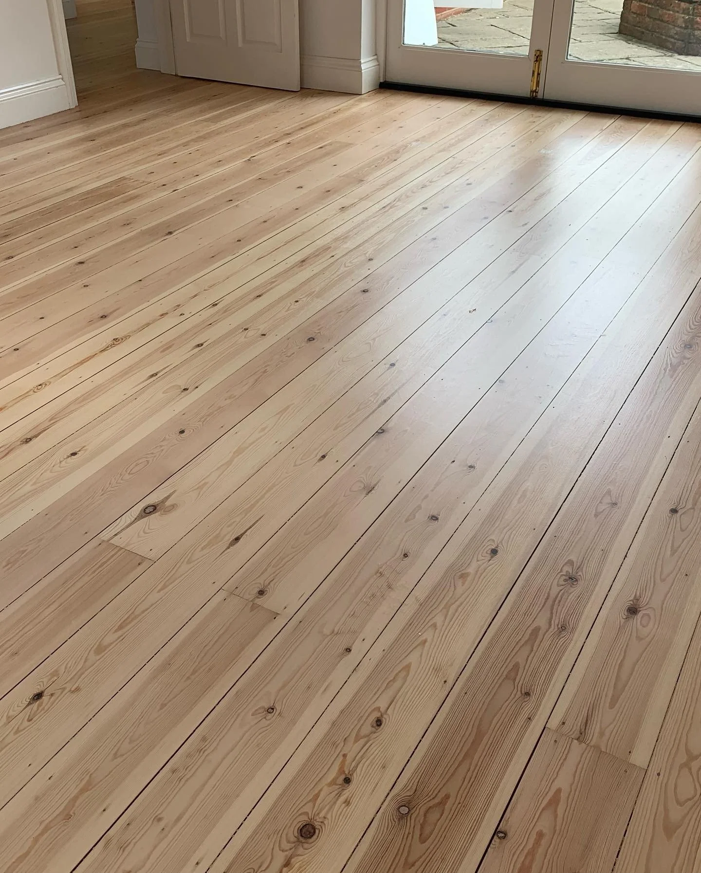 #scandinaviandesign #floorsbytheshore #whitewash floorsanding #worktops #lagler #festool #deros #mirka #bonapowerdrive #restoration #portsmouth #floorcoat #loba #isleofwight #woodfloors #sanding #floorboards #pine #varnish #floorcrafter #bona #berger