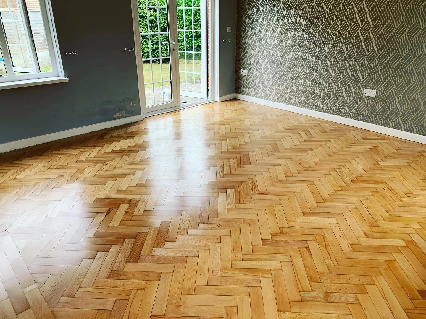 #berger_siedle floorsanding #worktops #lagler #festool #deros #mirka #bonapowerdrive #restoration #portsmouth #isleofwight #woodfloors #sanding #floorboards #pine #varnish #floorcrafter #bona #bergersiedle #matt.