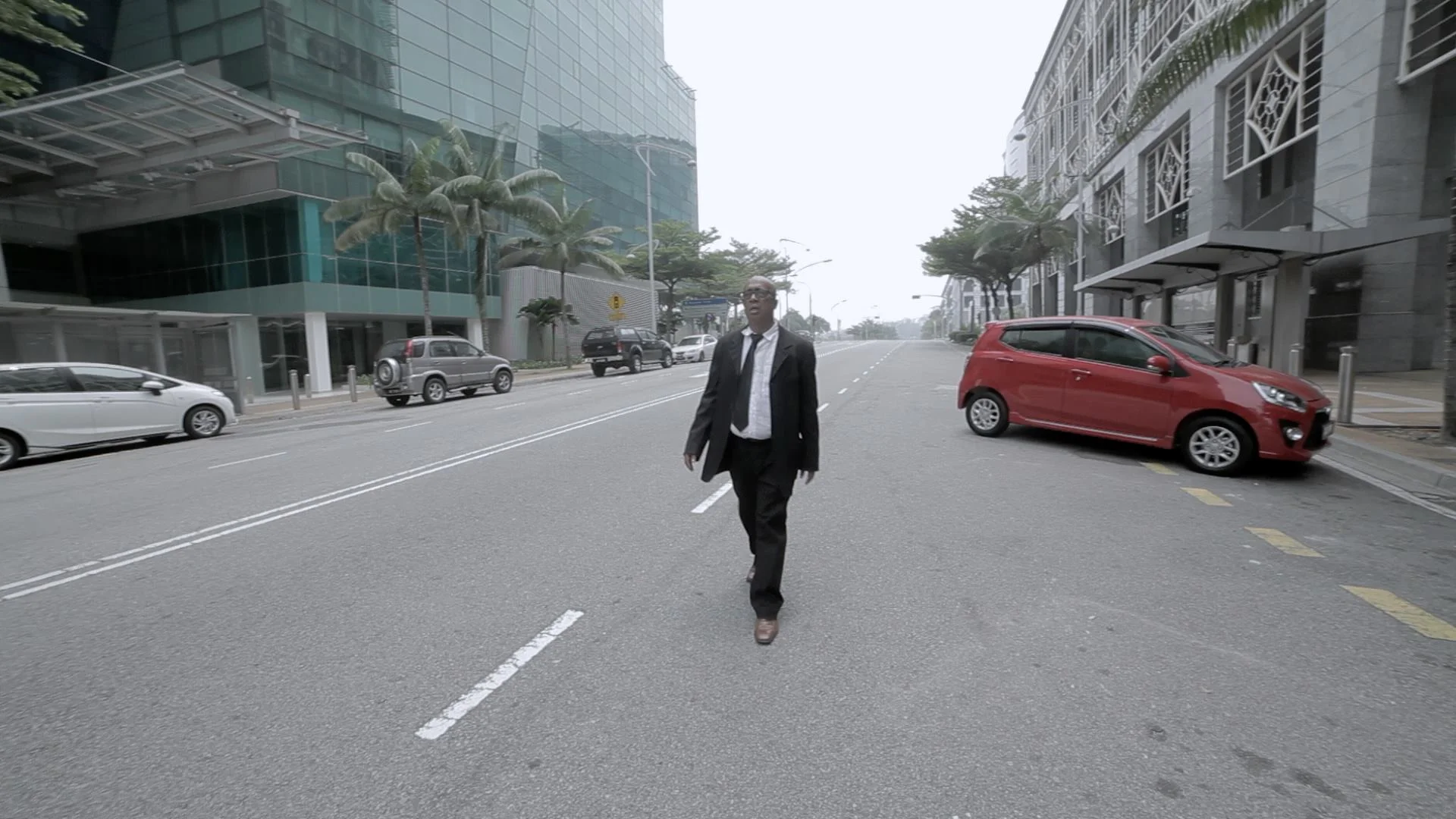 U-Wei Bin Haji Saari / Malaysia / 2015 / 8min At 2:30 in the afternoon, a guy wakes up and finds himself all alone in his office. He steps out and realises the entire street is deserted. He returns back to his office and discovers a note left behind for him. The note seems to explain the reason. Director: U-Wei Haji Saari (born 1954, Malaysia) studied filmmaking at the New York School for Social Research. His film debut, Woman, Wife and Whore (1993) received five awards at the 11th Malaysian Film Festival including Best Film, Best Director and Best Screenplay. In 1996, his film Kaki Bakar (The Arsonist) was shown at the Singapore International Film Festival and was invited to the Un Certain Regard section in the Cannes Film Festival.