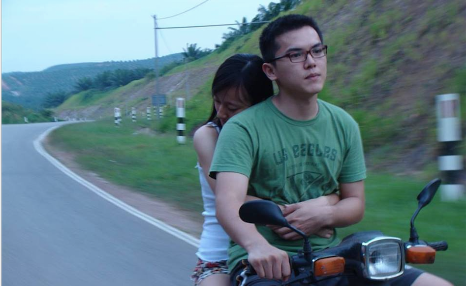 Tham Wai Fook / Malaysia / 2016 / Mandarin/Cantonese/Malay /18min Yoong has been away from his hometown since he came to the city to pursue his dreams. Juggling between reality and dreams over the years, he has always wanted to go home as he’s exhausted. This holiday, he takes his new girlfriend to his hometown. Director: Tham Wai Fook is a self-taught filmmaker, started writing and directing short films in 2003 and has now directed 15 short films. One of his short films,Xiao has recorded over 4 million views on YouTube. Also a movie critic, he was in charge of Sense Club, a film appreciation club, and is the founder of “Beautiful Malaysia” short film roadshow. Producer: Tham Wai Fook