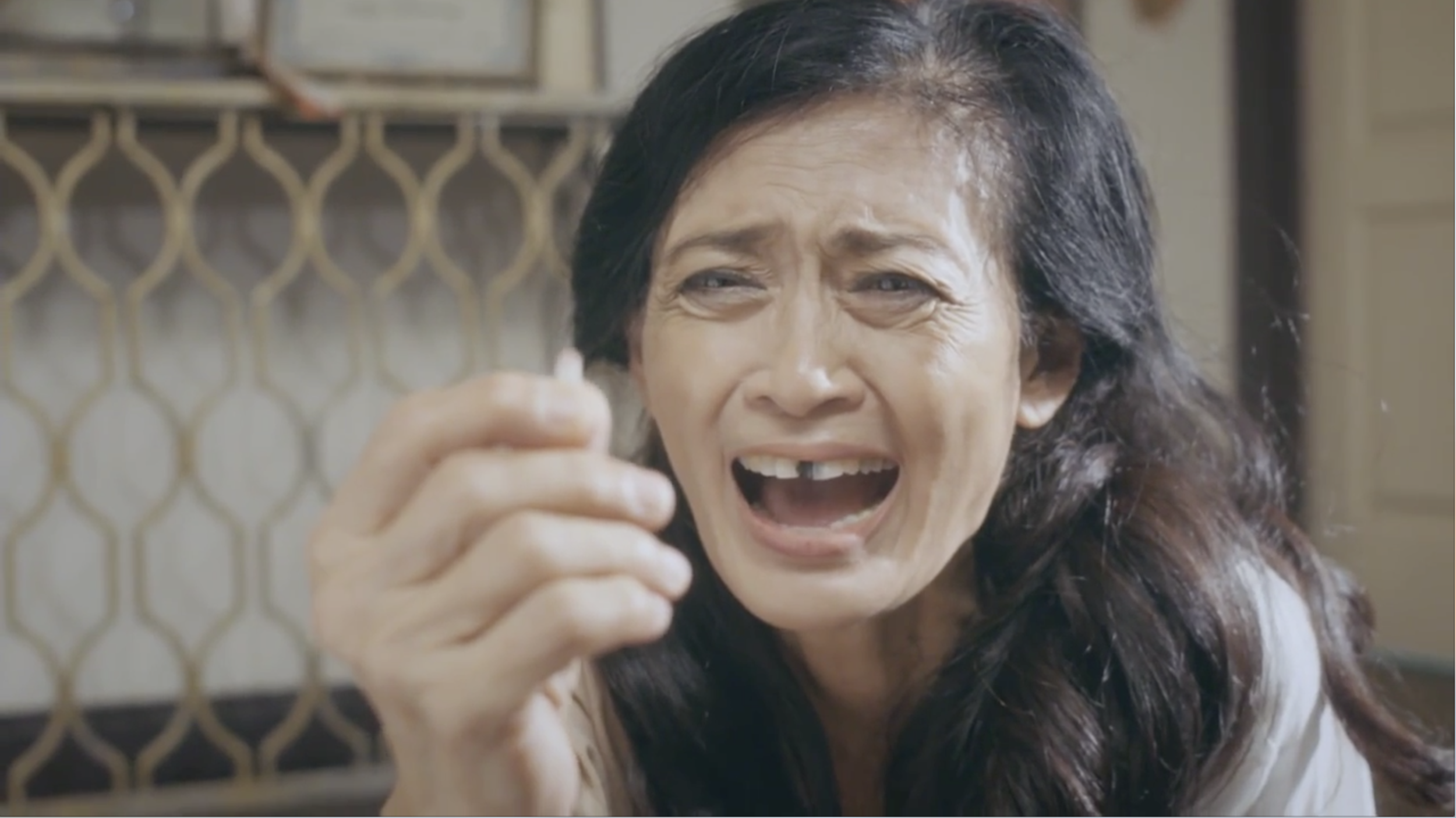 Audrie Yeo / Malaysia / Malay/English / 2015 / 11min Gigi, a struggling catalog model and ex-beauty queen's world, is suddenly turned upside down when she discovers an obvious crack line on her upper front tooth. Unable to accept the cruel fate of losing her tooth and most prized possession, her winning smile, Gigi takes extreme measures to try and salvage it. 