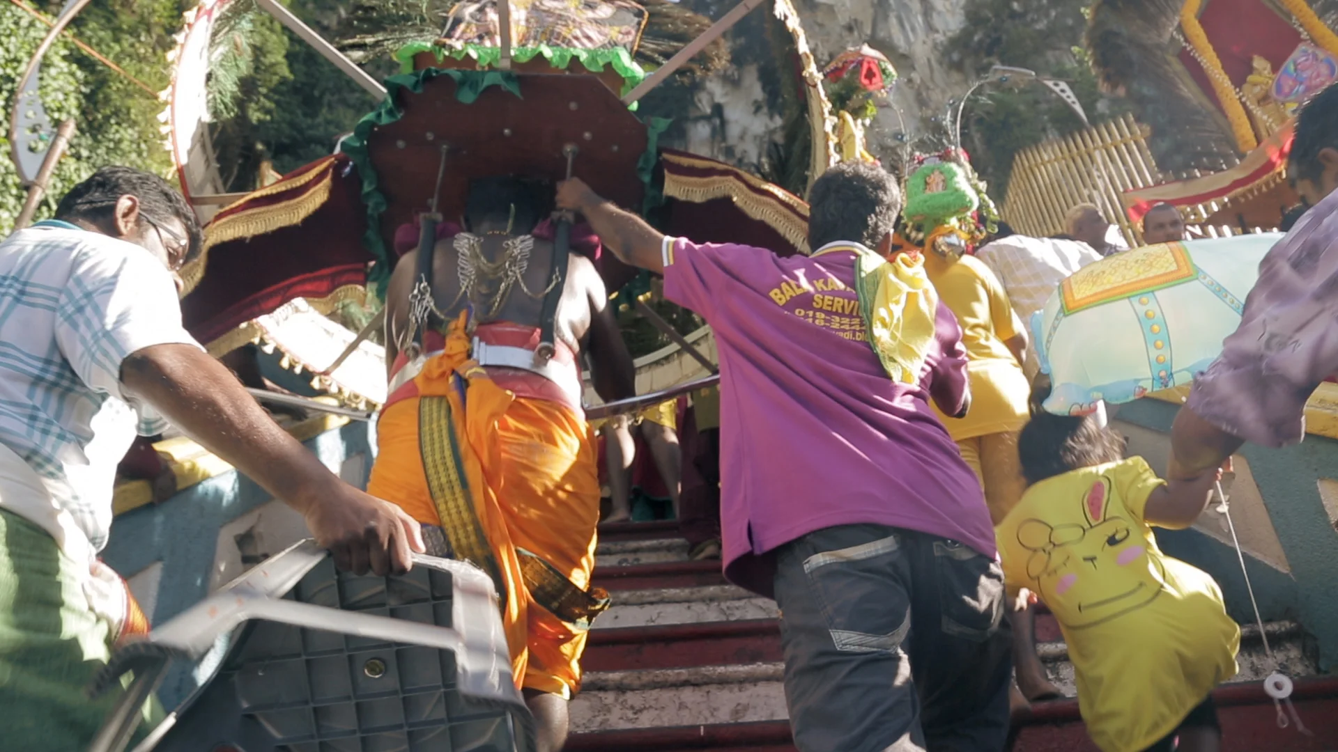 Elroi Yee / Malaysia / 2016 / Tamil/English / 9min Kavadi porters are men who consider it a spiritual duty to help pilgrims complete their journeys - and carry their massive kavadis back from the temple. R.AGE followed a group of kavadi porters during Thaipusam at Batu Caves, where pilgrims and the porters have to climb 272 steps to reach the temple. In total, the journey takes three hours.