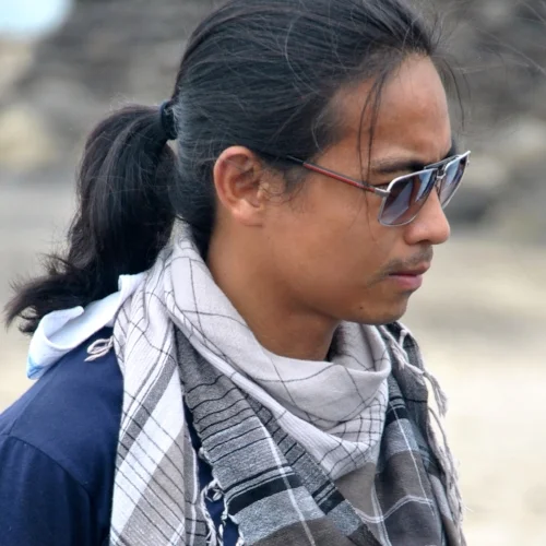 Cinematography Mentor: Carlo Mendoza (Philippines) Carlo Mendoza is a multi-awarded Filipino cinematographer. He started his training under Filipino Master Cinematographer Lee Briones in 2005. His notable work includes Jun Robles Lana’s “ Bwakaw” (Philippine entry to the 2012 Academy Awards, in competition at the 2012 New York International Film Festival), “Manila Kingpin: Asiong Salonga Story” and “Rosario” (in competition at the 2011 Shanghai International Film Festival). He has received fourteen awards for his works from the Filipino Academy of Movie Arts and Sciences (FAMAS), Metro Manila Film Festival, FAP Awards (Film Academy of the Philippines) and the Young Critics Circle. In January 2015, he shot his first international film project with Lao director Xaisongkham Induangchanthy, co-founder of Lao New Wave Cinema.