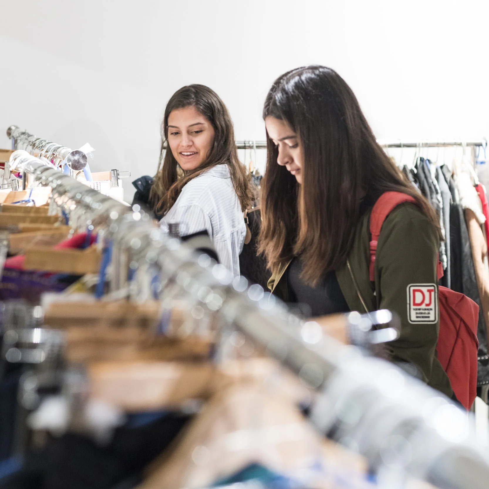 INSPIRING &amp; INFORMING FASHION CONSUMERS