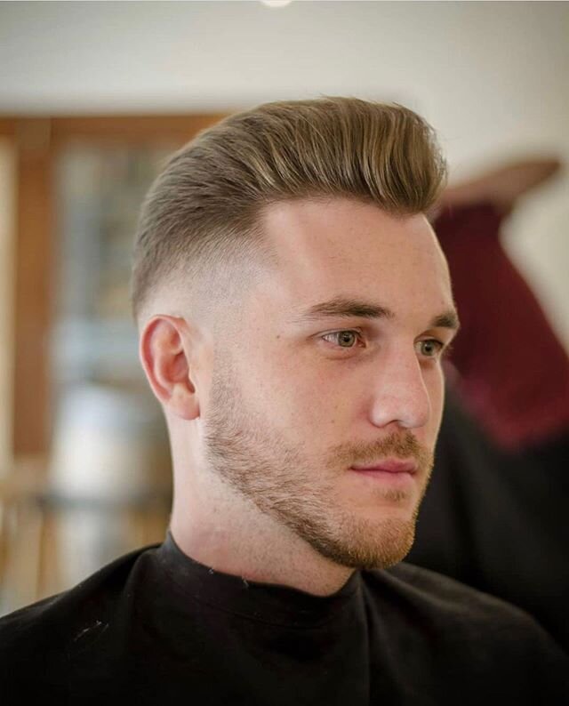 📷 Snap up your bookings Byron Bay, @flaviocardelli is almost booked for the week! To avoid disappointment, make an appointment 🤳🏽 By downloading the Booksy App #byronbaybarber #barber #hair #menshair #pomp #fade #haircut #menshaircut #byronbayhair