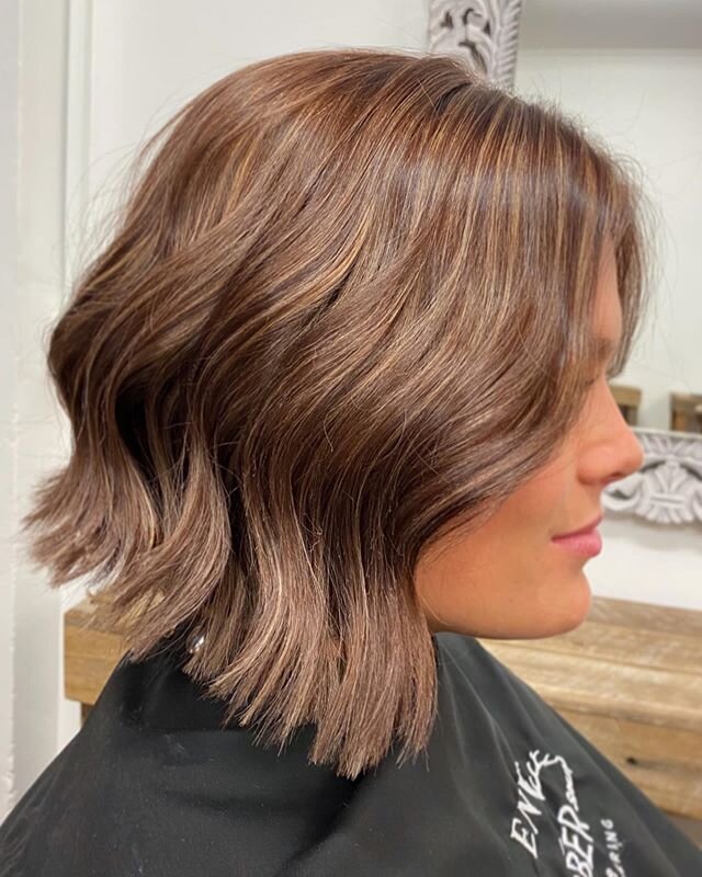 😍 @nadinephilip Knows how to get heads turning, with a little help from @hairbykaz_ 🔥🔥🔥 #makeovermonday #hair #bob #womenshair #haircut #hairgoals #hairinspiration #hairdresser #hairenvy #brunette #babylights #makeover #hairtransformation #haired