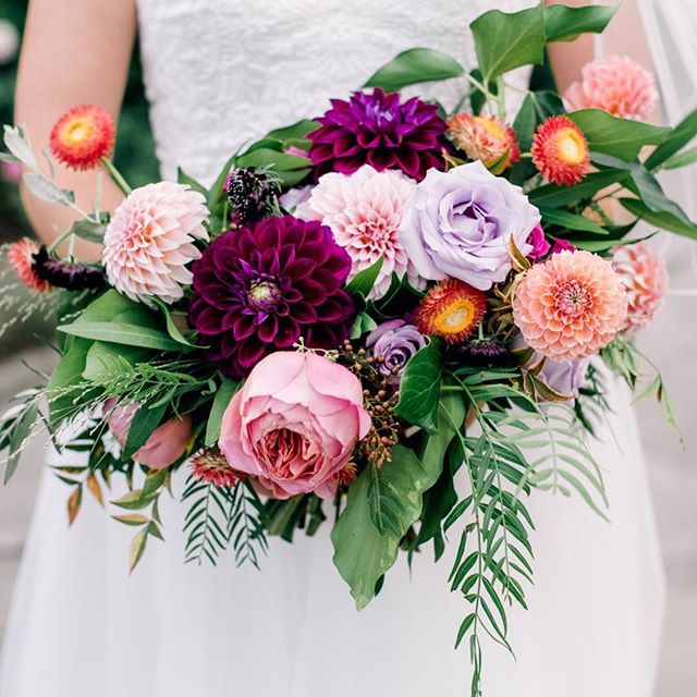 Posting another pic of the bouquet from last weekend&rsquo;s wedding because I&rsquo;m obsessed with it! I love all bright colors and texture! Photography: @kristinleannephotography Floral: @mollytaylorandco