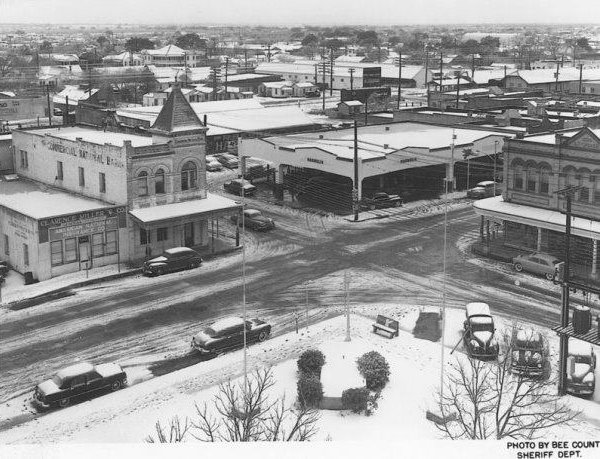1949 Bee County Courthouse View with Snow.jpg