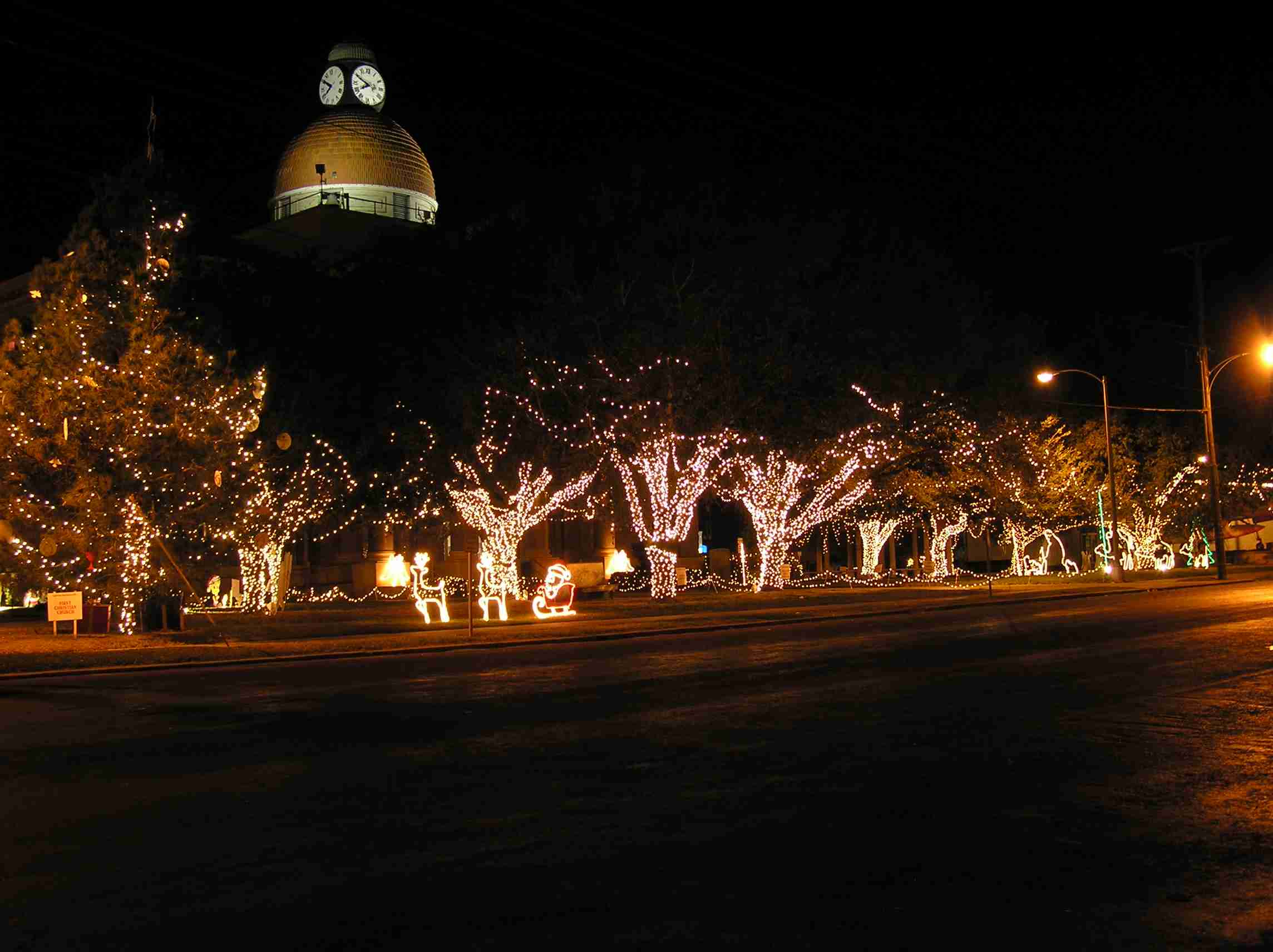 2003_Christmas-Lights-Bee_County_Courthouse%2001PC079448%20(80pct.jpg