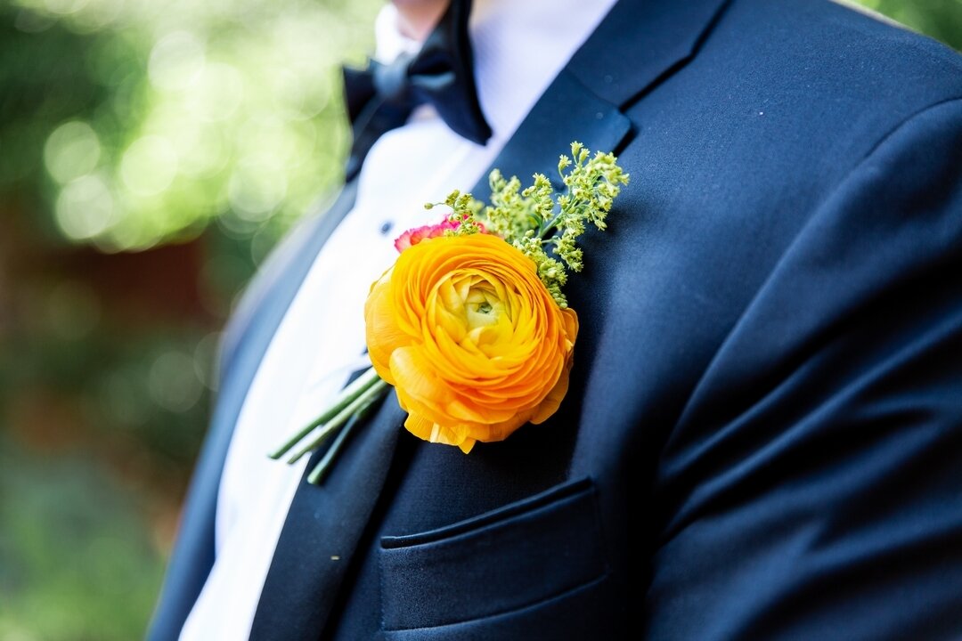 Cue the Orange Ranunculus ​​​​​​​​
​​​​​​​​
floral by @likethedazzling ​​​​​​​​
Photo by @tiffanydawsonphotography