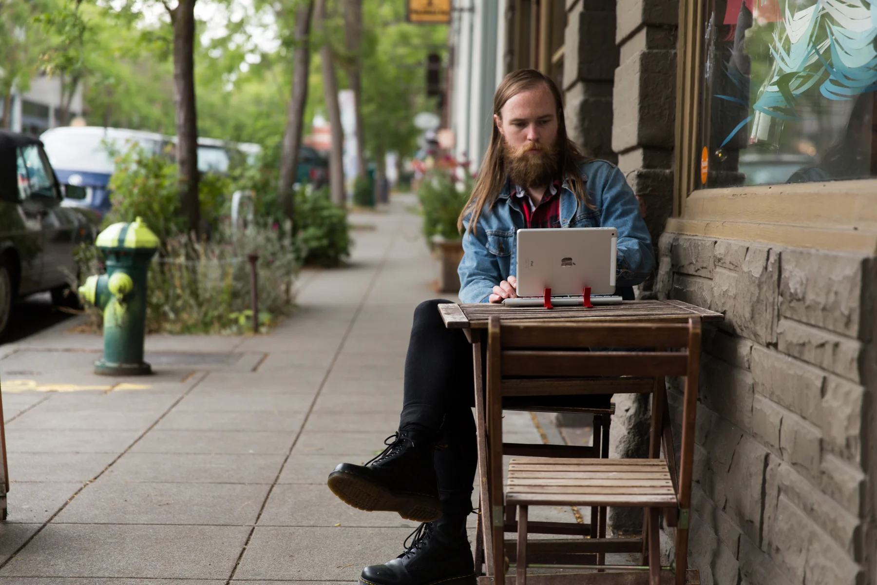 67D-DR-RED1-lifestyle-seattle-11.jpg