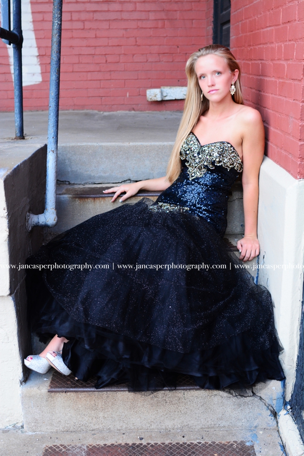 senior portrait Neon Arts District Norfolk Jan Casper Photography Virginia
