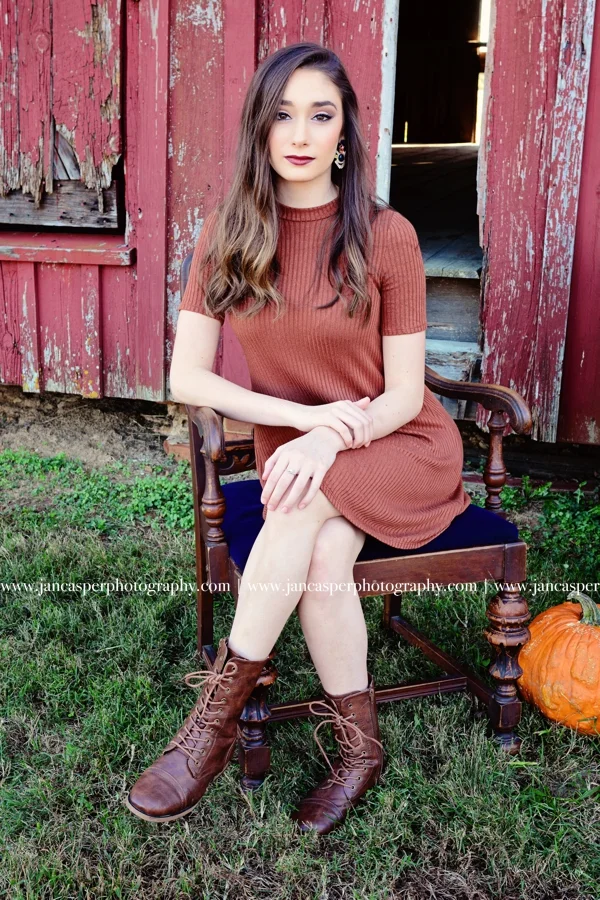 senior portrait Windsor Castle Park Smithfield Jan Casper Photography Virginia