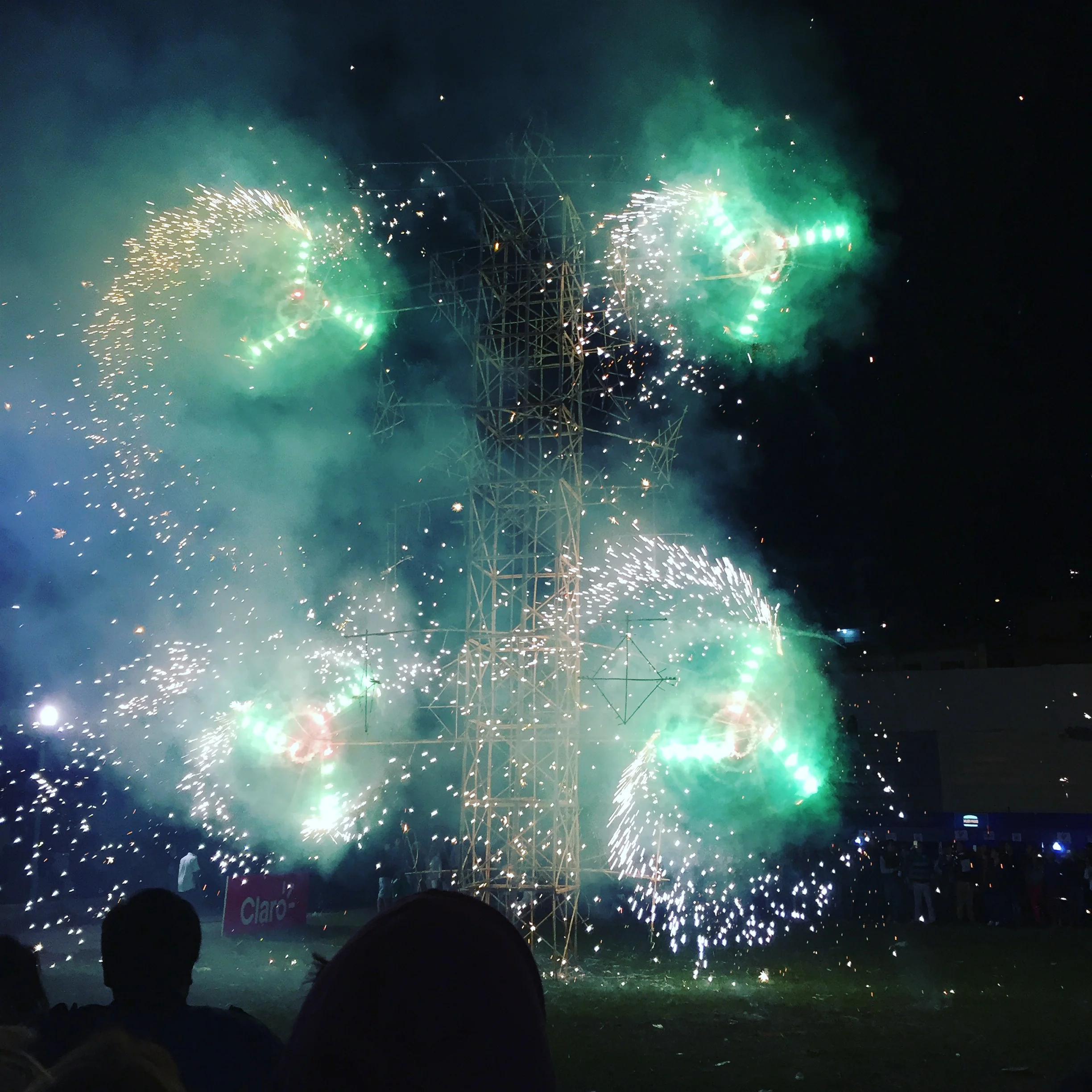 Cas Cas' Fuegos Artificiales