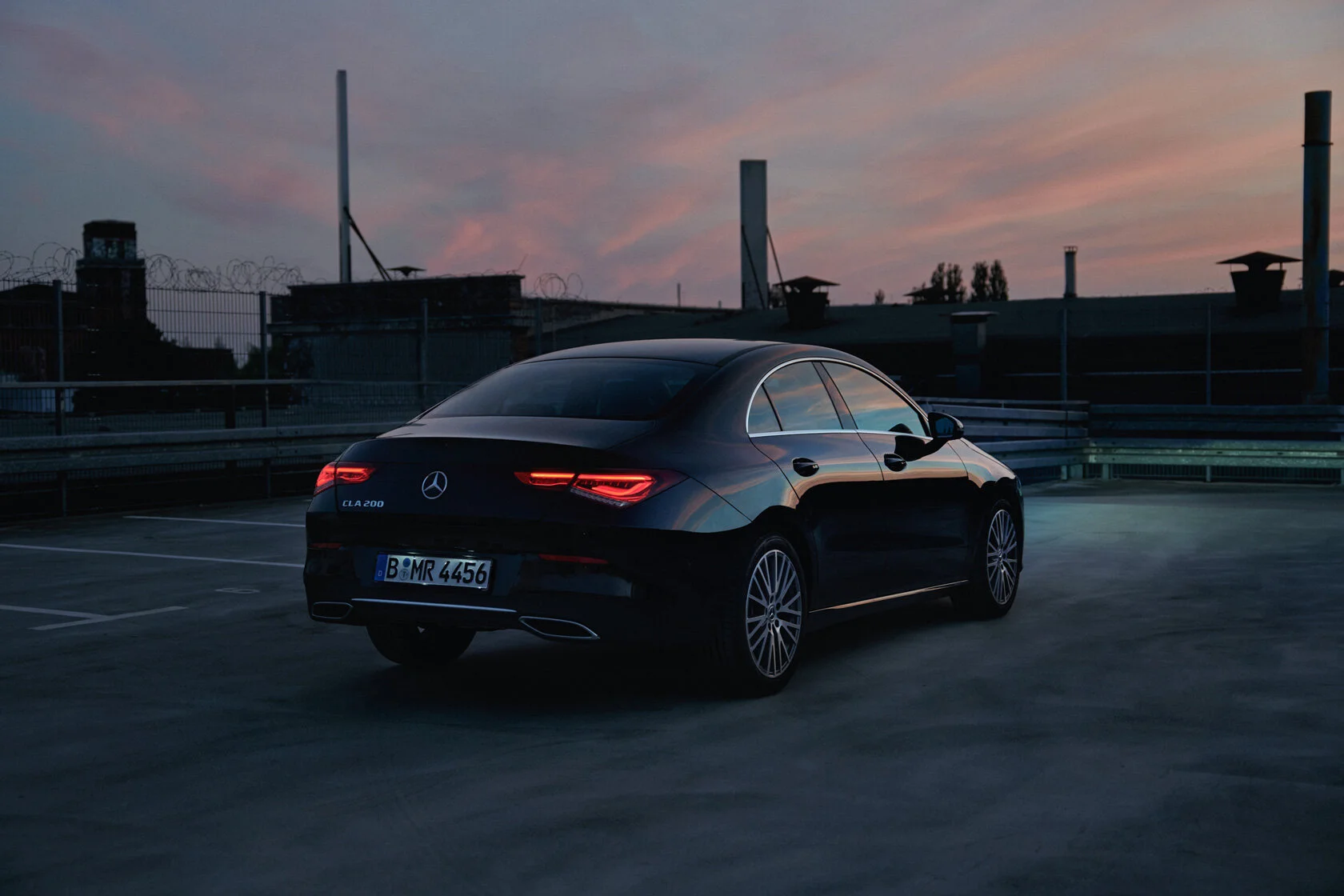 cla_car_0404_03.jpg