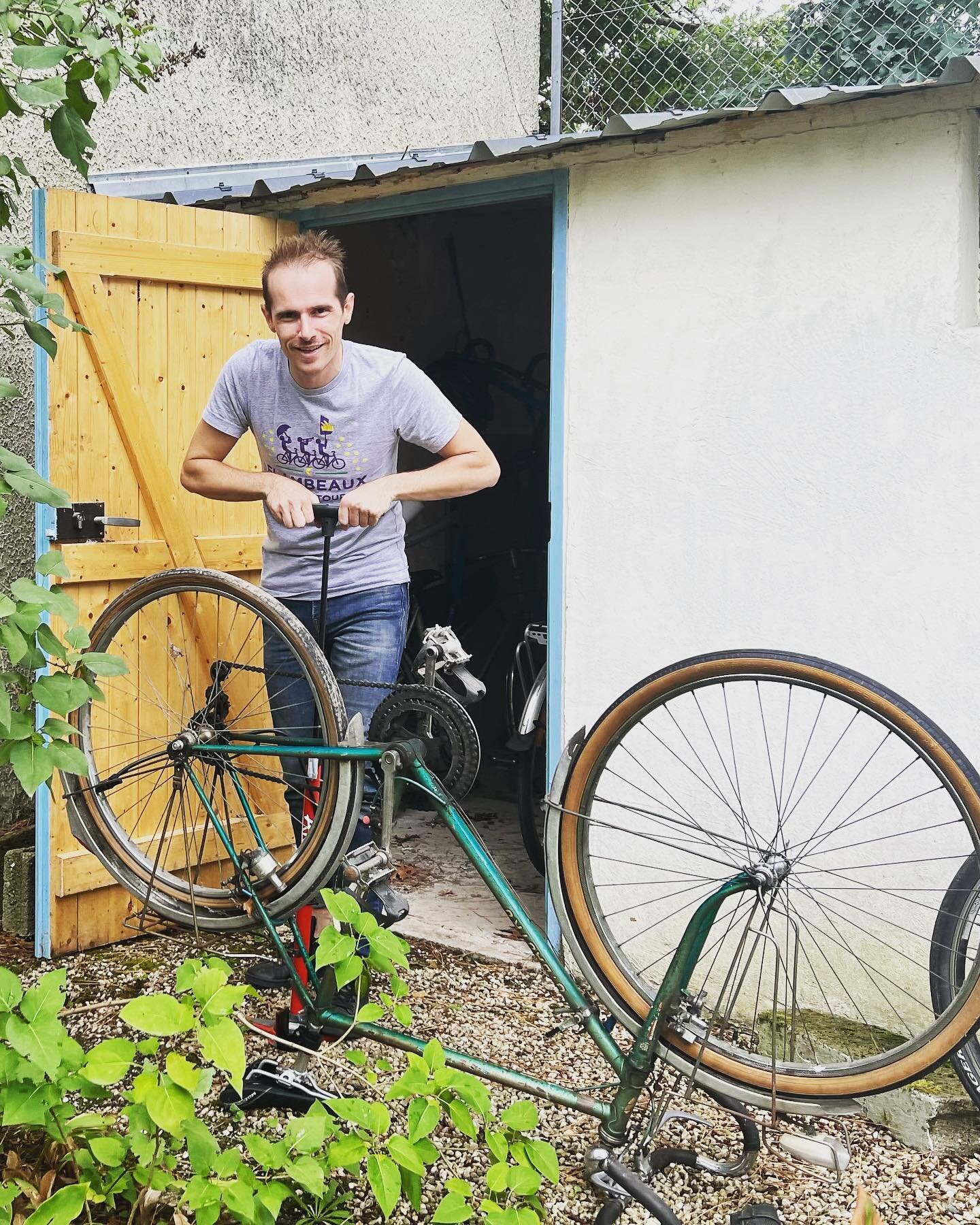 Flambeaux was spotted today in Nantes!!!! Nice shirt!!!! #nantes #france #onetimeinnola #nola #neworleans #datbikelife #neworleansbiketours #bicycle #louisianatravel #visitneworleans #frenchquarter #followyournola #bikerentals #biketours #bikenola #t