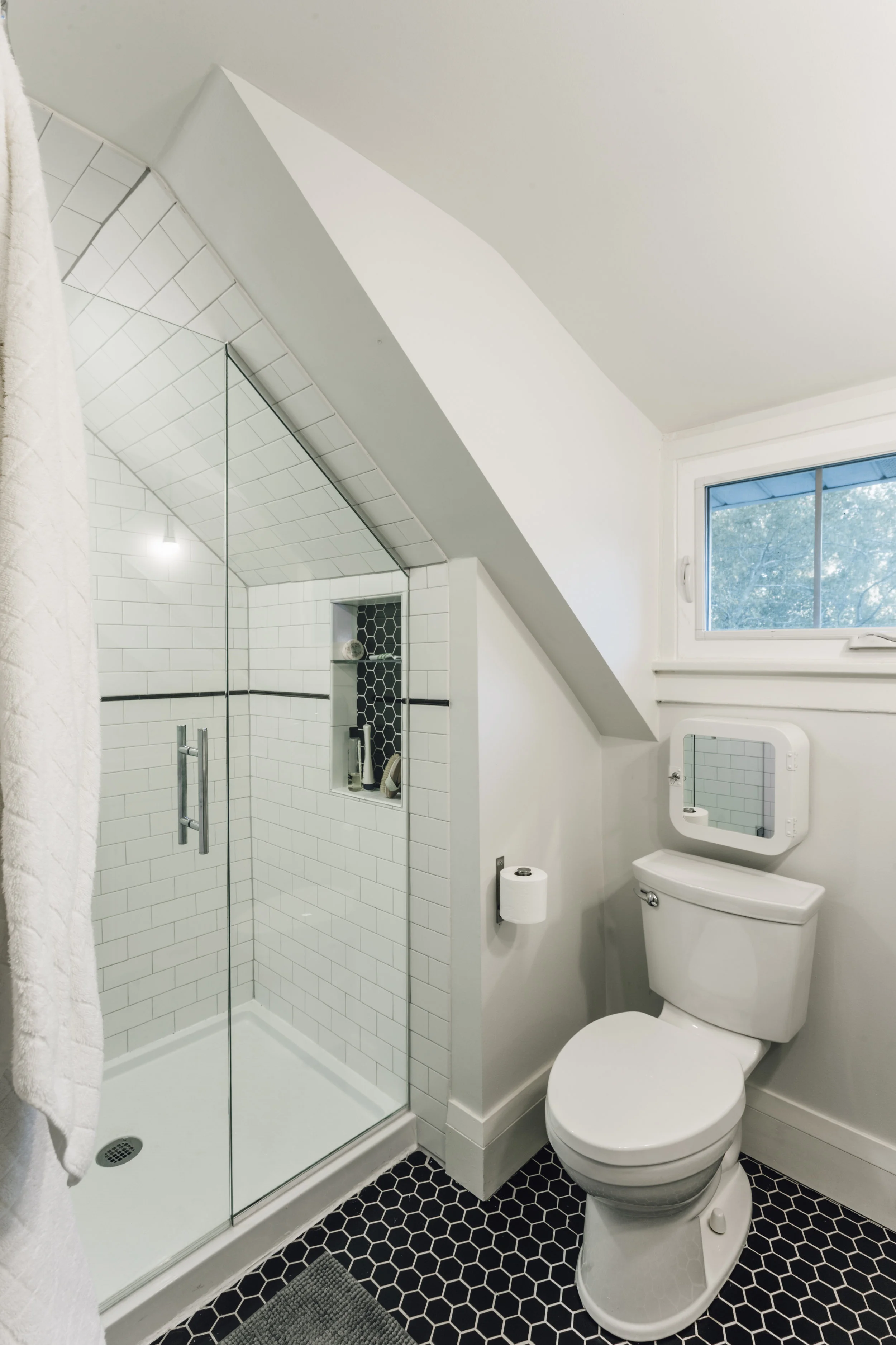 Bathroom-02.jpg