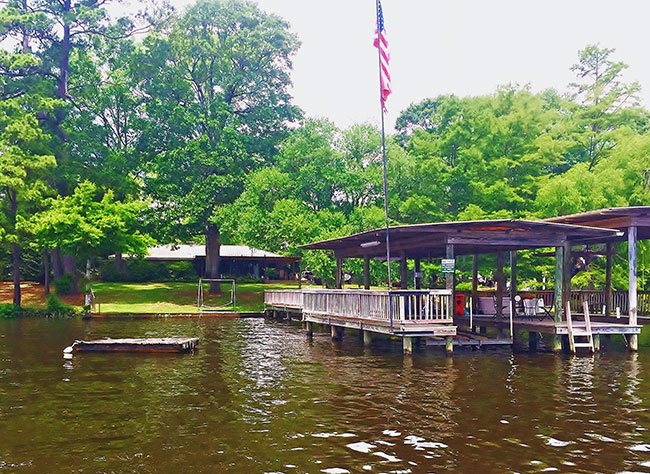 Staying in style at John & Kelly Girouard's lakeside home.