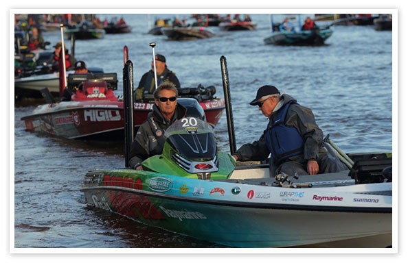 Eventual winner Britt Myers follows me through the take-off sequence. - photo by Seigo Saito