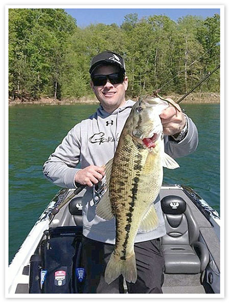 Spend a whole lot of time with a pro like Aaron Martens and it's a cinch to to help you with your own fishing. Here Jeff Roberts, a Gamakatsu executive who has spent the last eight years working with Martens proves what I'm talking about.
