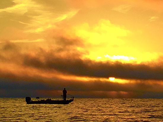 An eerie morning on Toledo Bend.