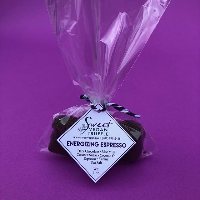 Featured truffle of the day is Energizing Espresso! Get energized with a truffle infused with real espresso! Perfect for a late day pick-me-up! ⠀
⠀
Ingredients: dark chocolate, rice milk, coconut sugar, coconut oil, espresso, Kahlua, sea salt