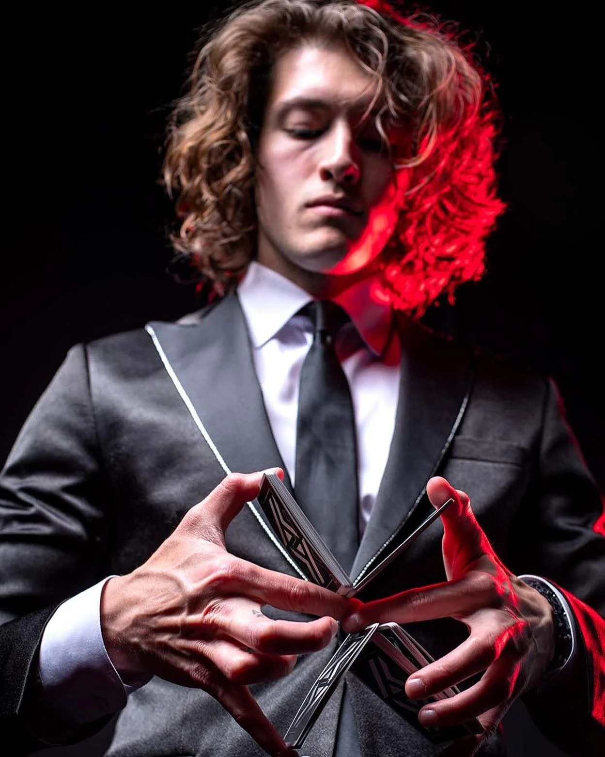 (-b&plusmn;&radic;(b^2-4ac))/2a
📸 @deadlight_l 
 ⠀⠀⠀⠀⠀⠀⠀⠀⠀⠀⠀⠀
#magick #magician #cardistry #acridid #throughamagicianseyes #jekyllandhyde #magic #sleightofhand #shadows