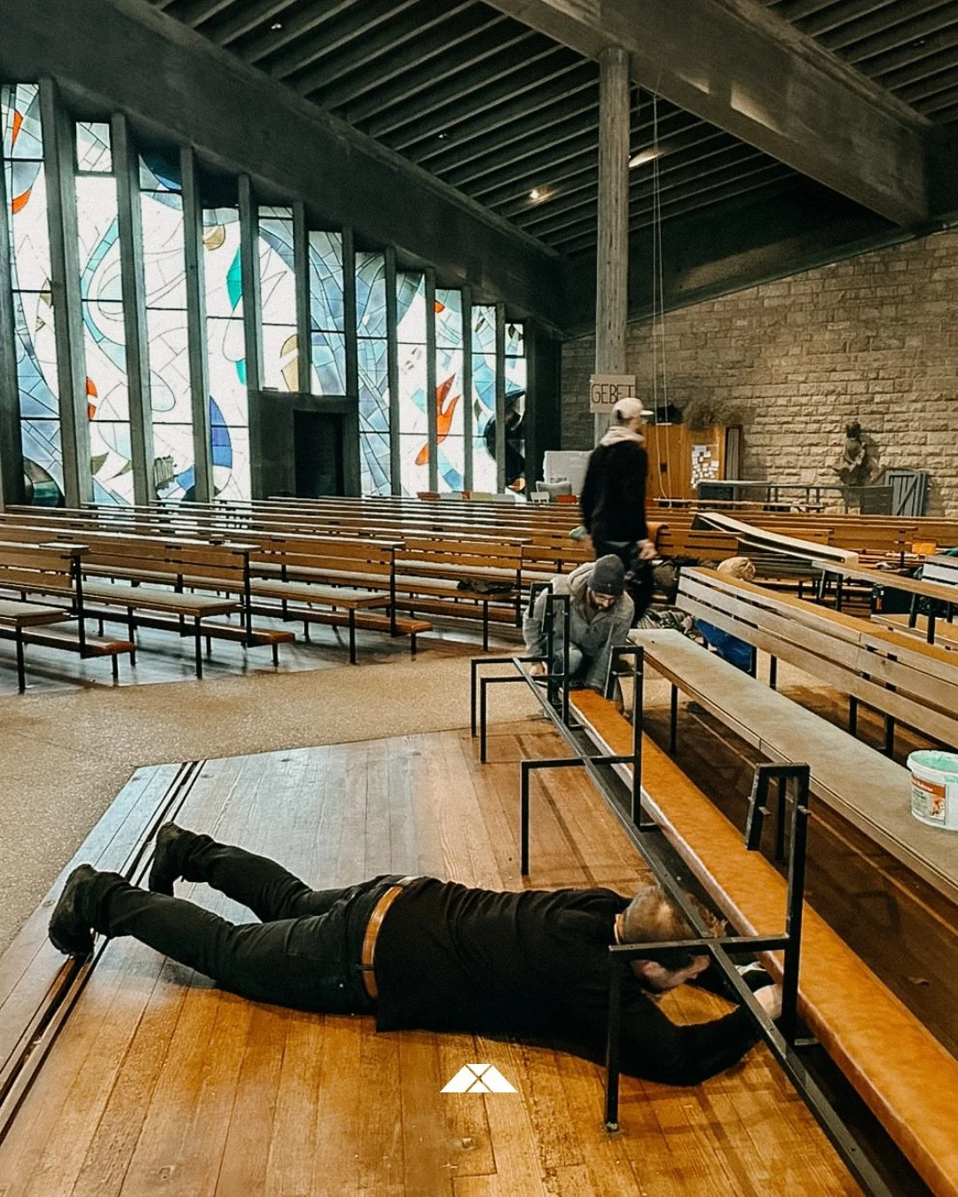 🛠️ UMBAU ST. MICHAEL 🛠️

Letzten Samstag wurden die ersten Kirchenb&auml;nke ausgebaut und durch St&uuml;hle ersetzt. Swipt mal durch f&uuml;r ein before &amp; after 🪛🪑
Vielen Dank an all die flei&szlig;igen Helfer 💪 Ihr seid mega 🫶

Wenn du be