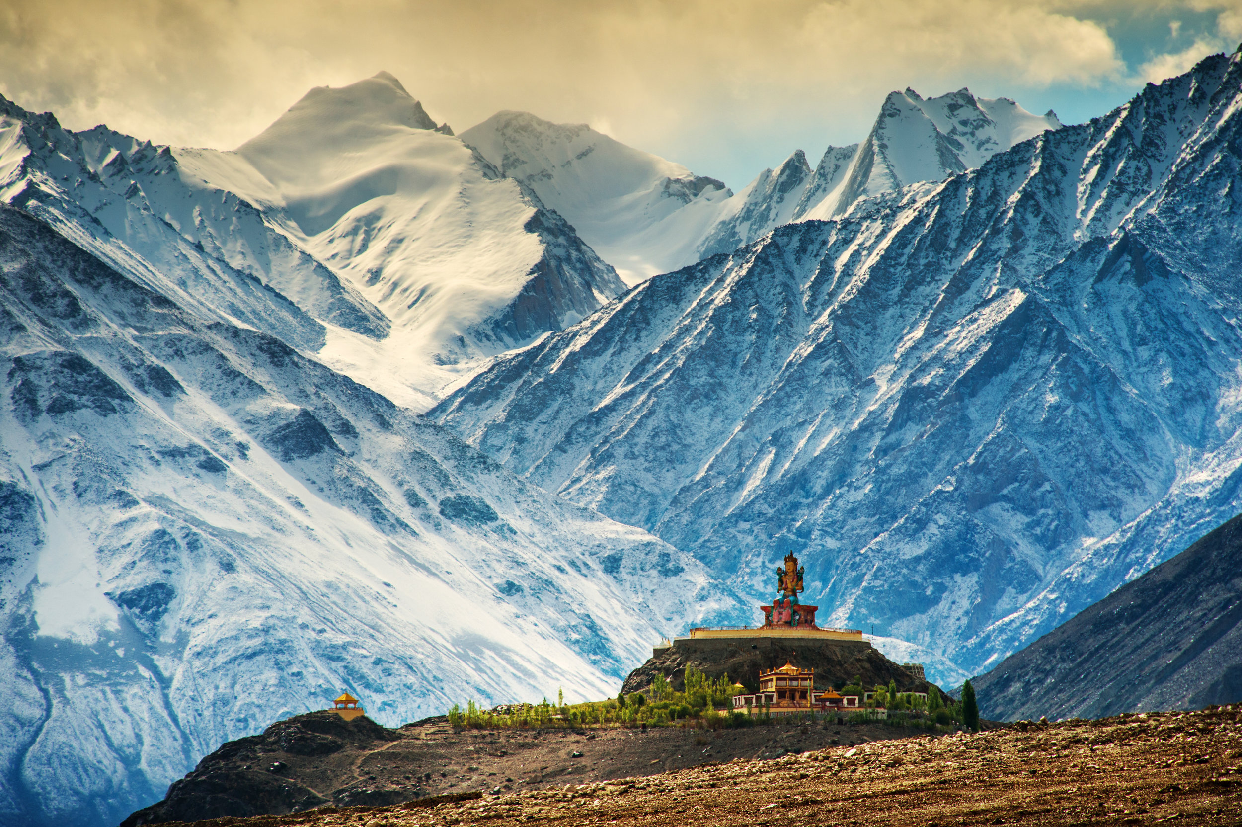 Западные гималаи. Тибет Эверест Гималаи. Монастыри в Тибете Гималаи. Непал Гималаи. Тибет Непал бутан Гималаи.