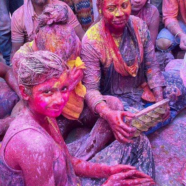 Let&rsquo;s Hear It for the Girl
Women aren&rsquo;t excluded from the overall #Holi celebrations, but at the center of the festivities, it can feel like a bit of a boys club. So it&rsquo;s great to see to see a few brave girls getting into the mix.